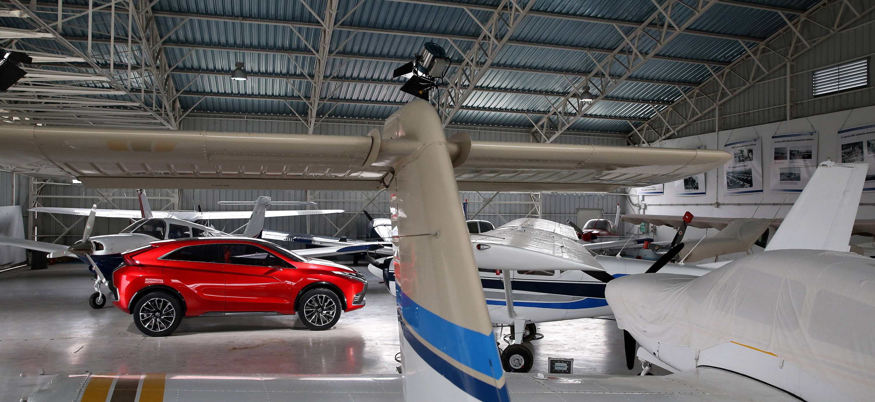 Mitsubishi XR-PHEV II Concept photo #25