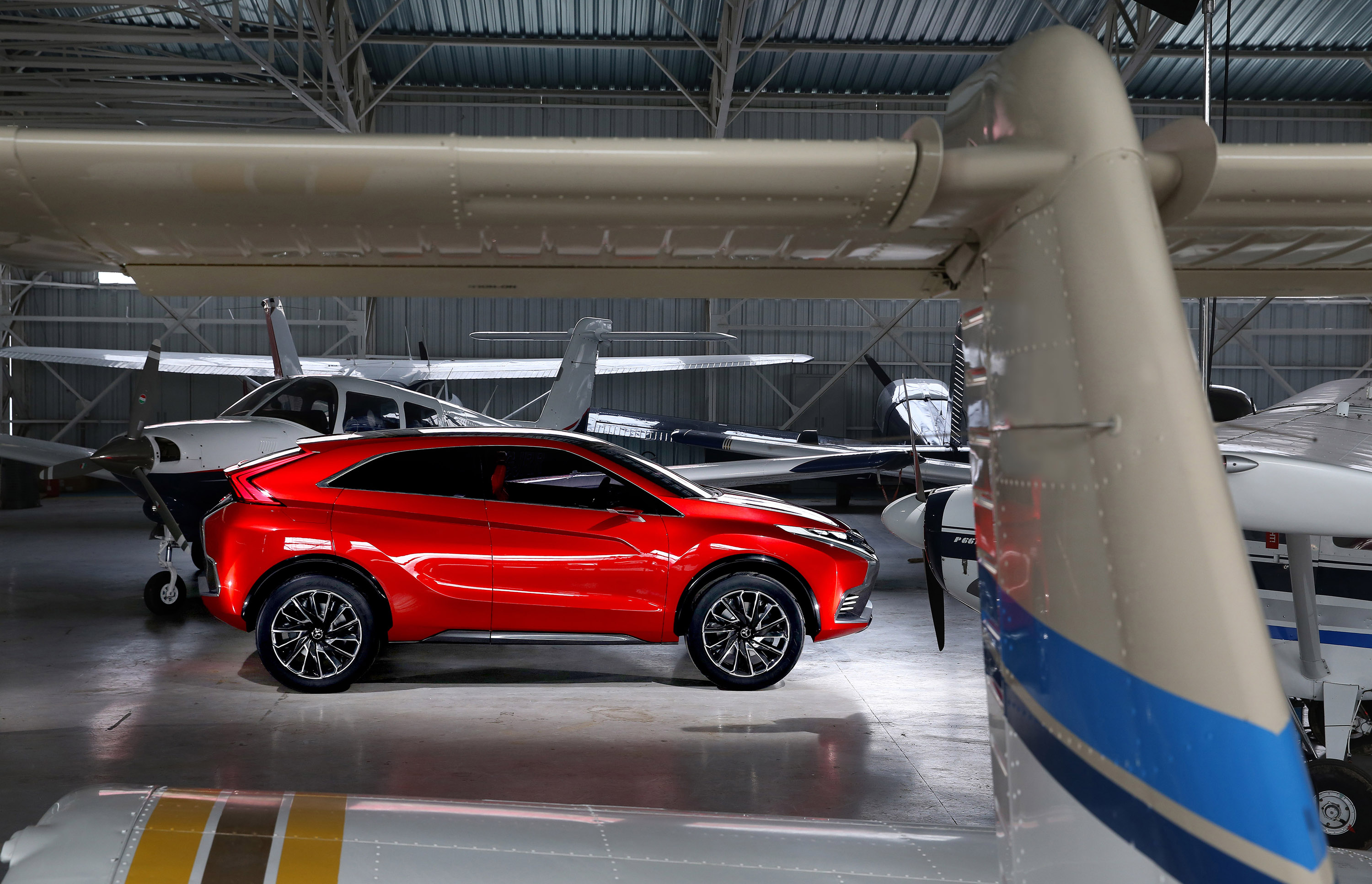 Mitsubishi XR-PHEV II Concept photo #28
