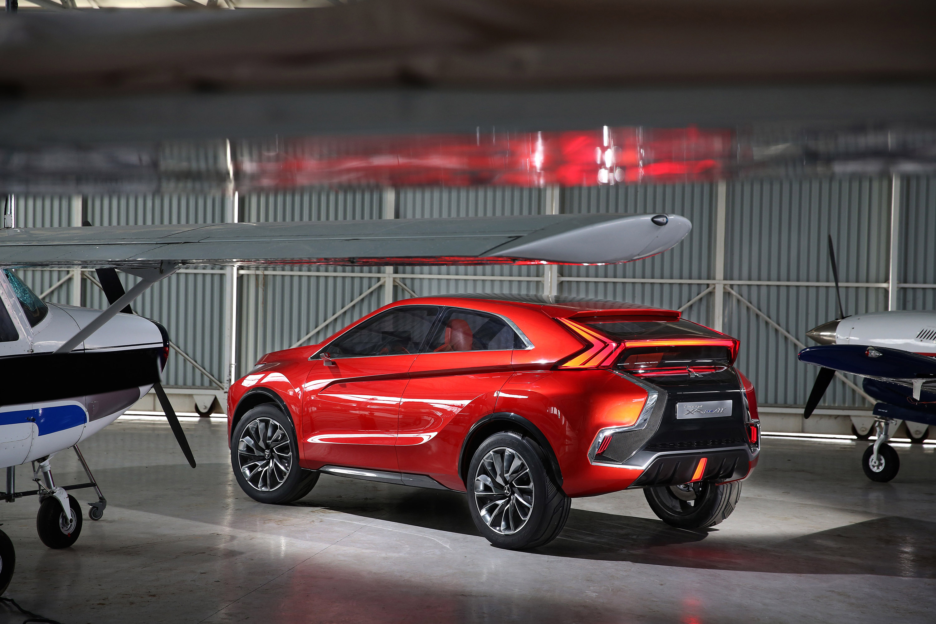 Mitsubishi XR-PHEV II Concept photo #29