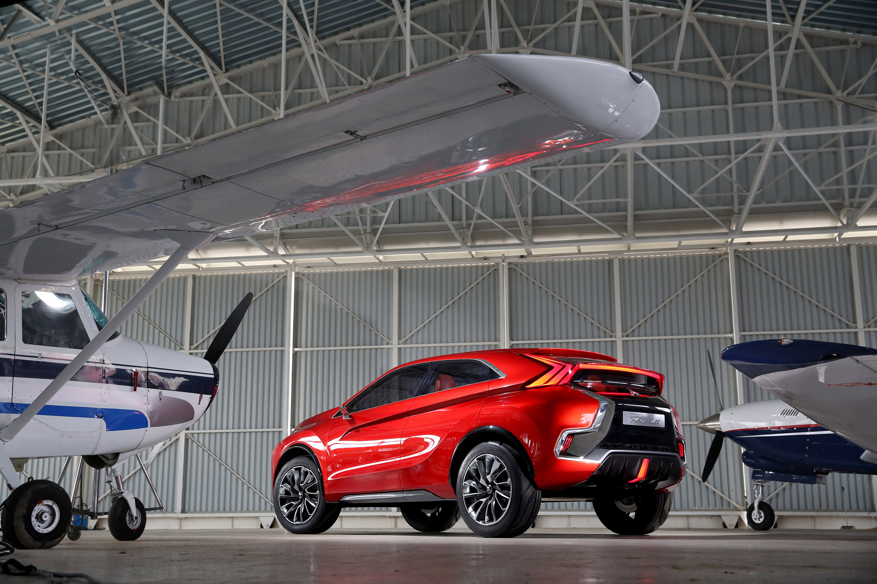 Mitsubishi XR-PHEV II Concept photo #32