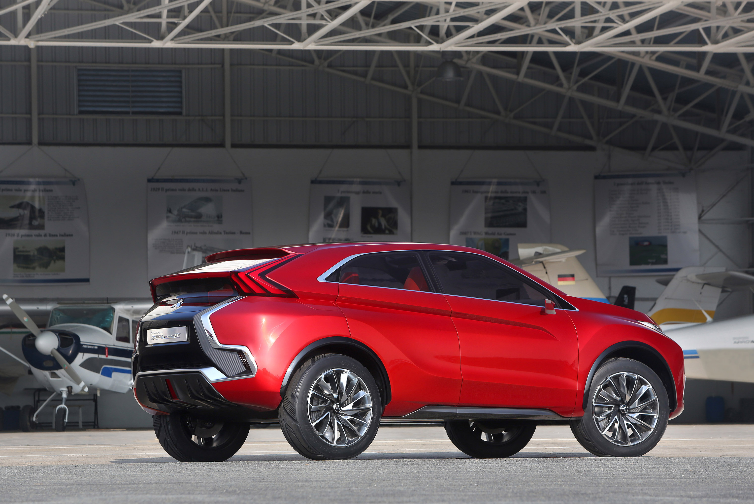 Mitsubishi XR-PHEV II Concept photo #33