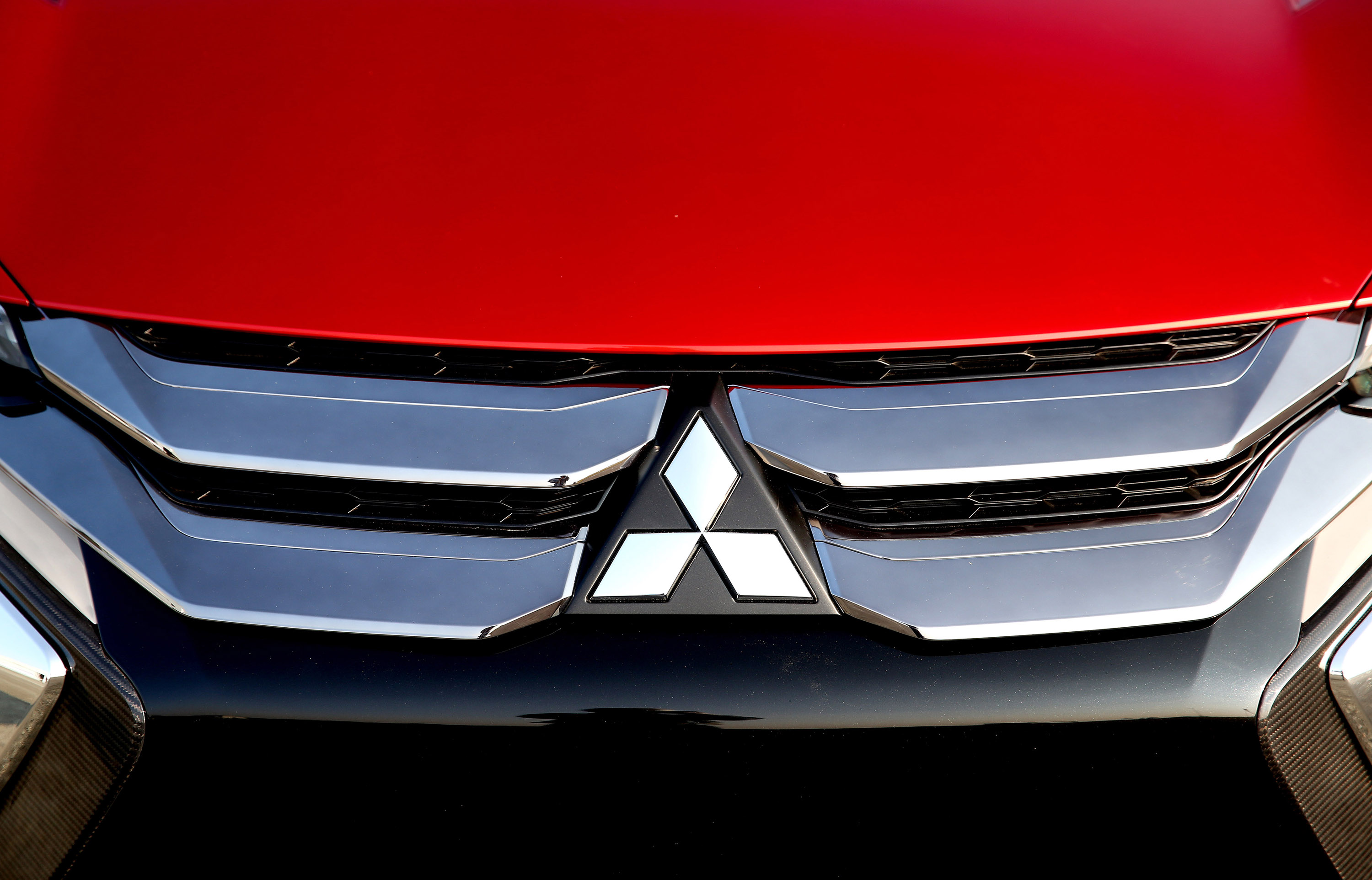 Mitsubishi XR-PHEV II Concept photo #38