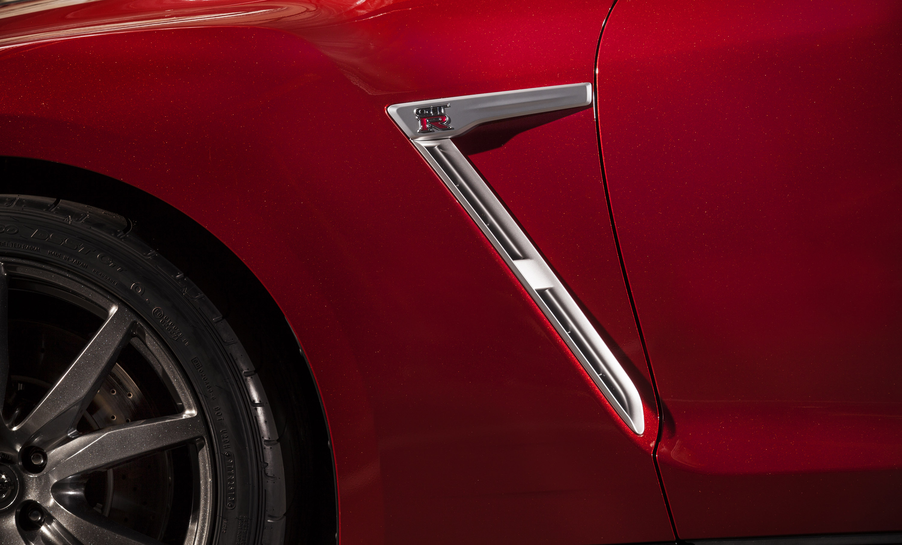 Nissan GT-R photo #18