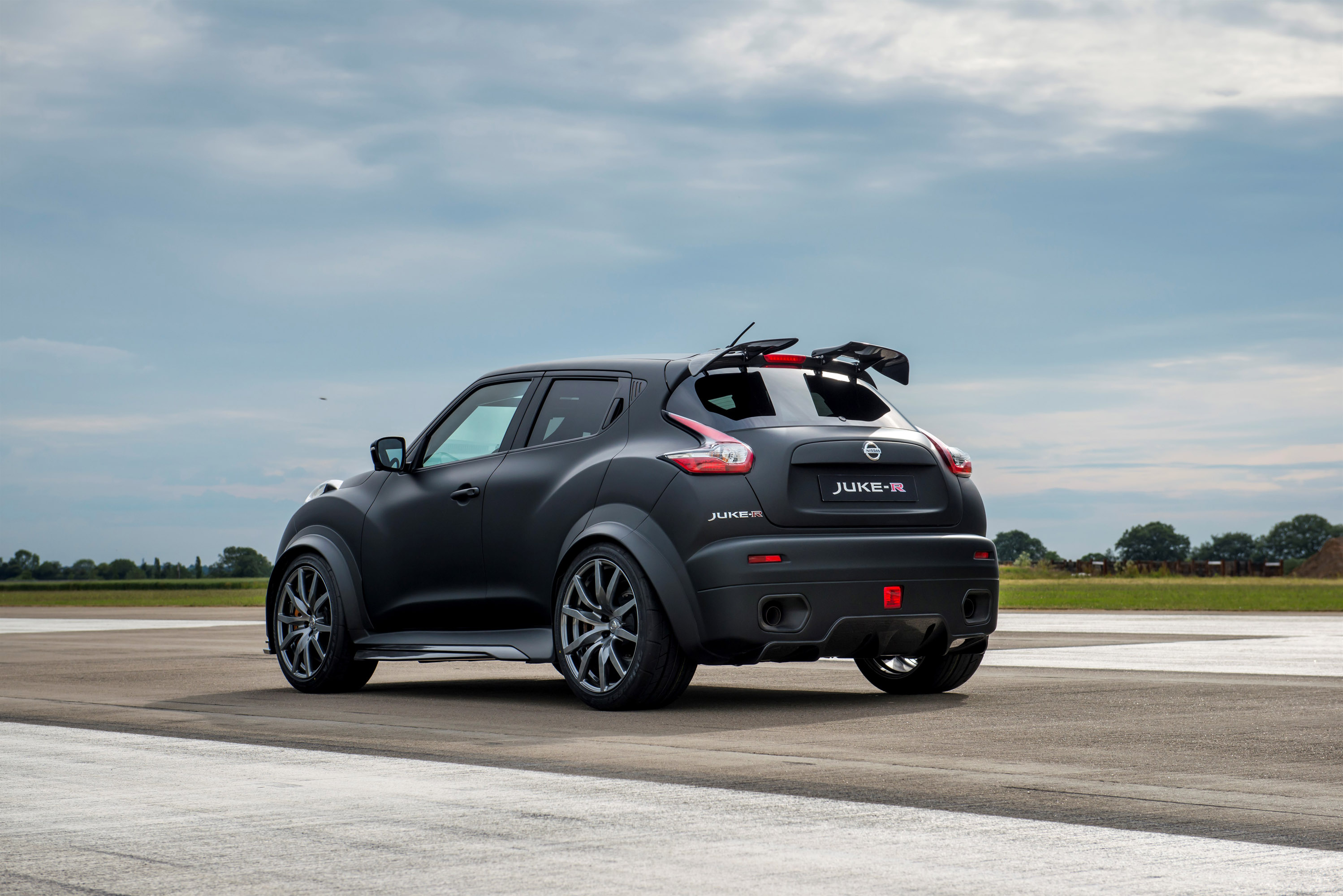 Nissan Juke-R 2.0 Concept photo #19