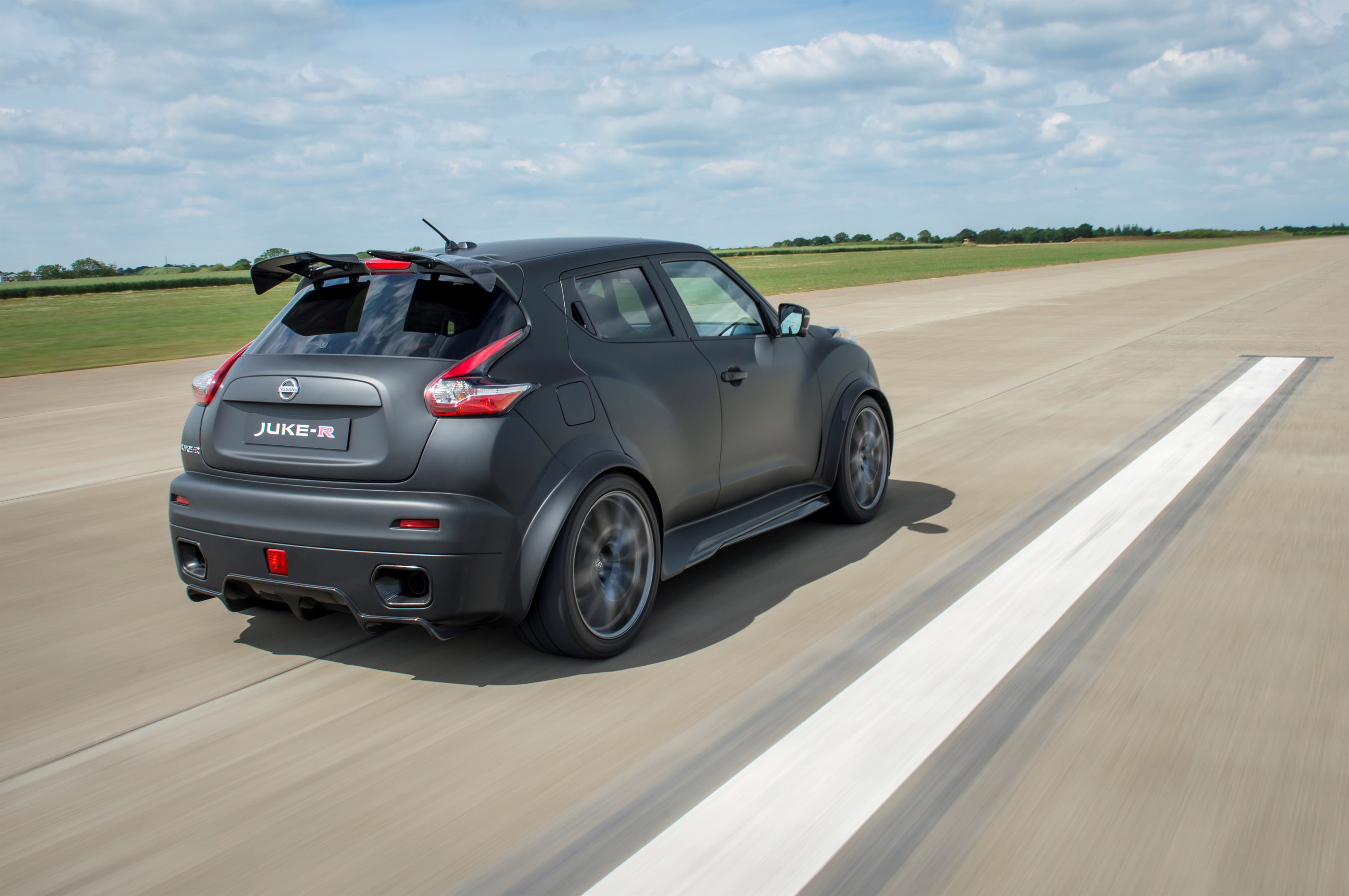 Nissan Juke-R 2.0 Concept photo #20