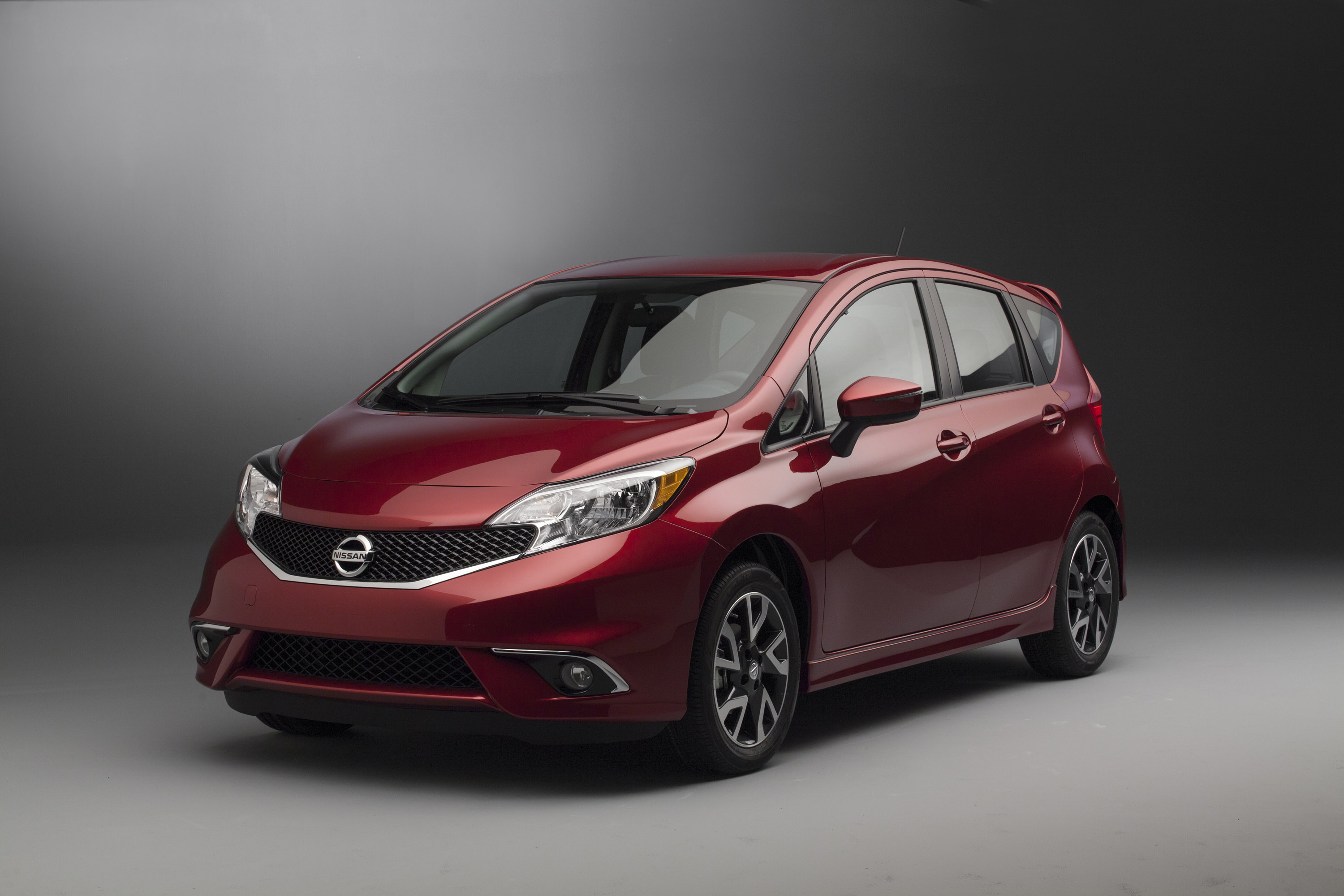 Nissan Versa Note SR photo #1