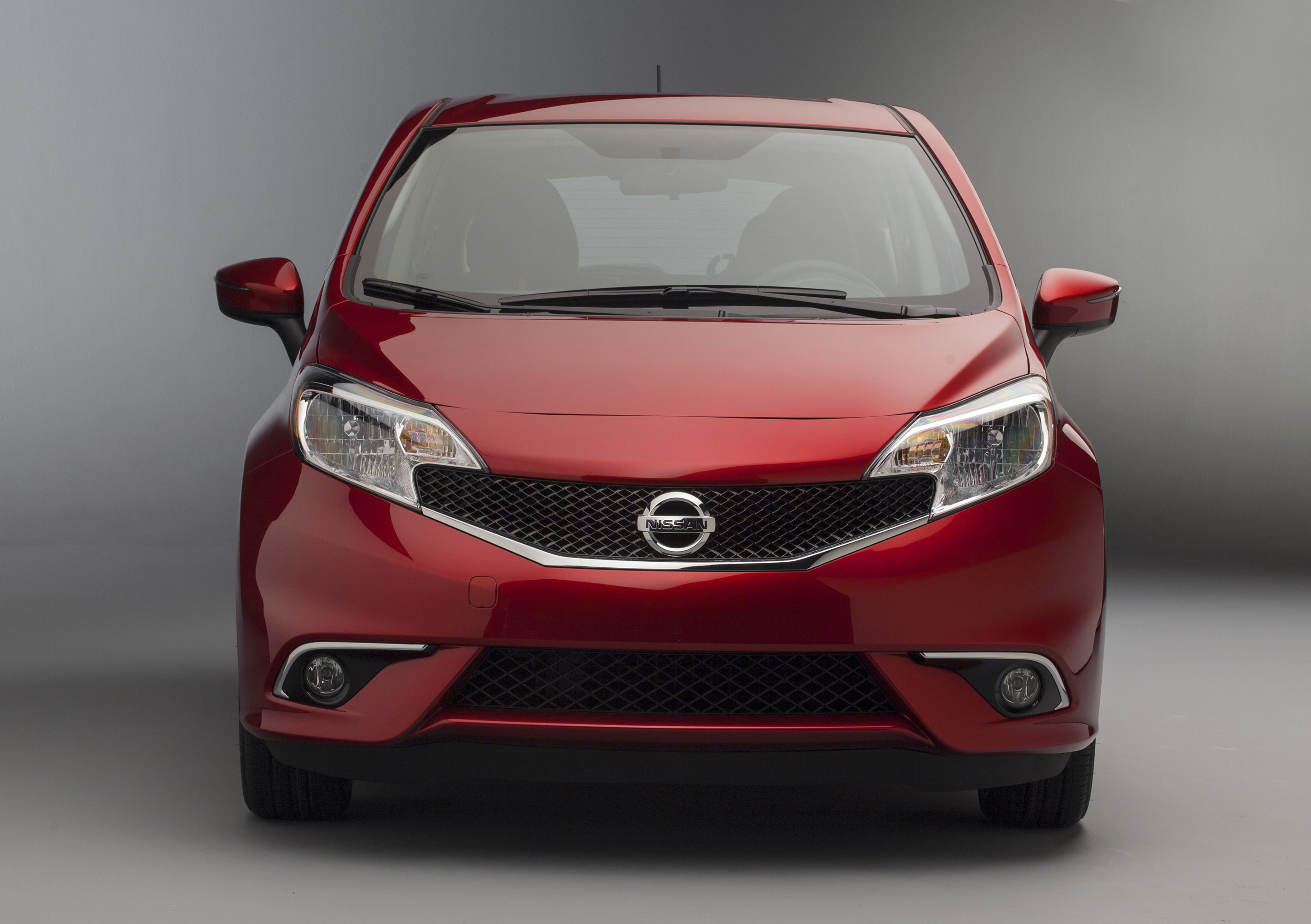 Nissan Versa Note SR photo #2