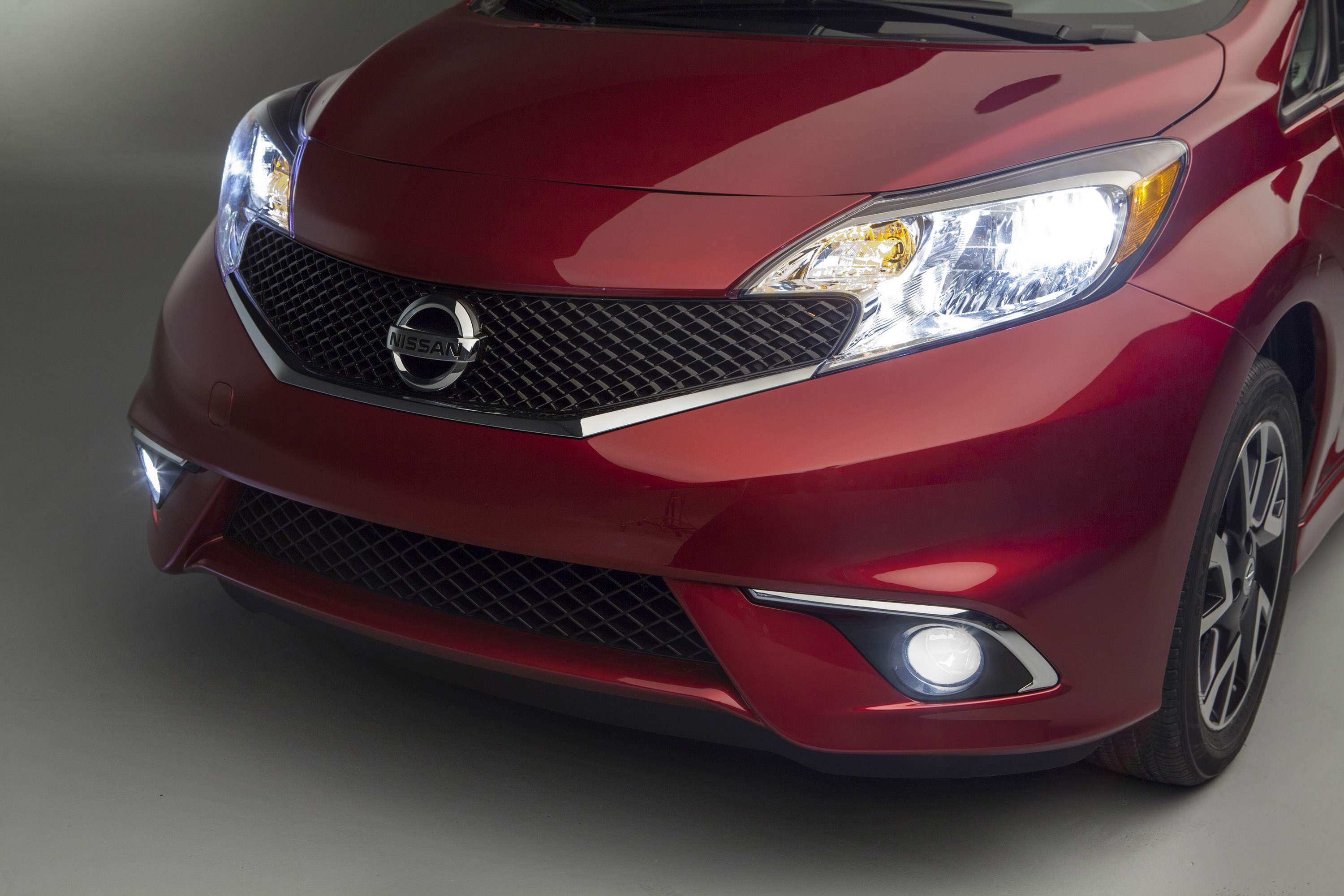 Nissan Versa Note SR photo #17