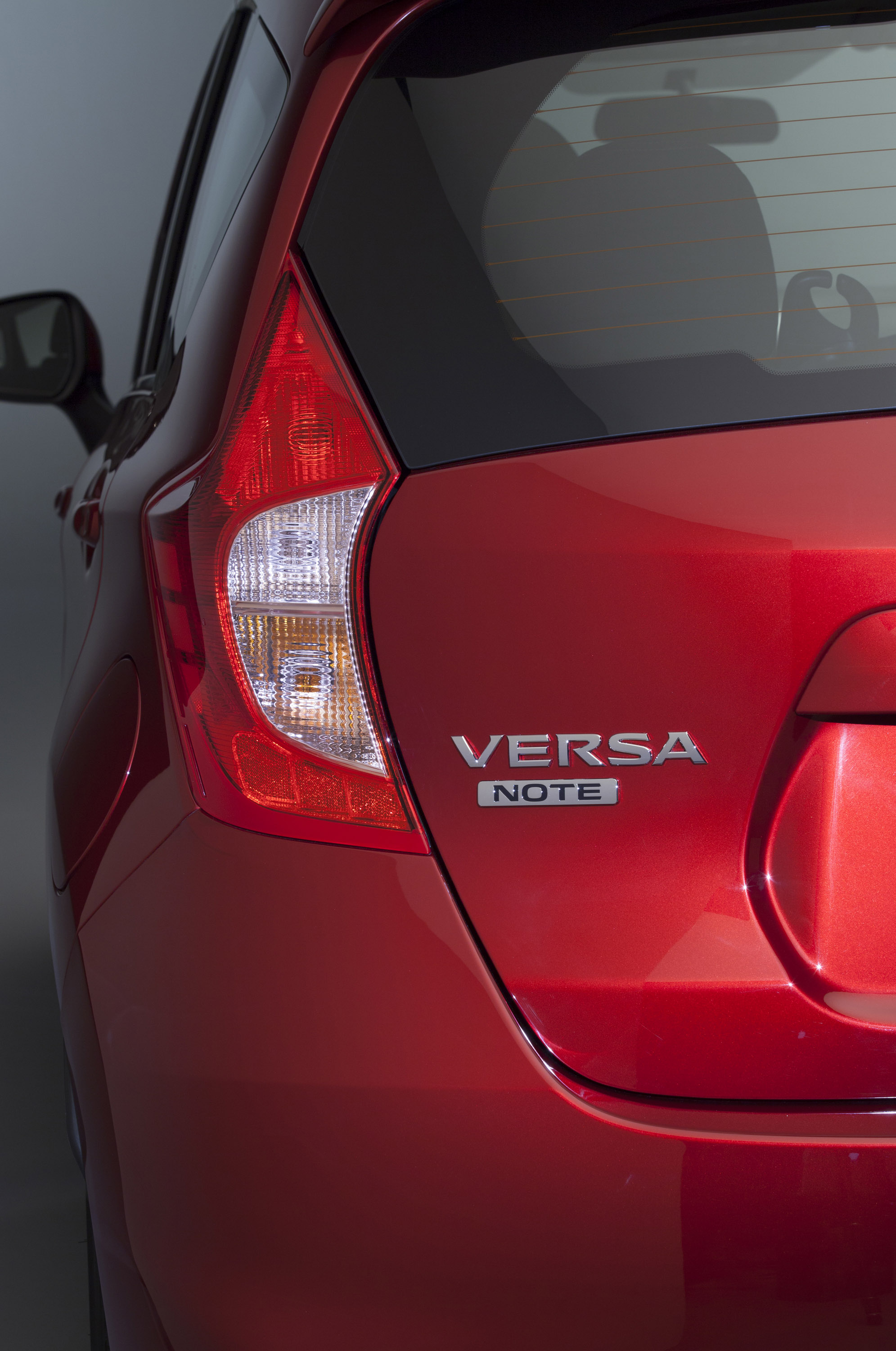 Nissan Versa Note SR photo #19