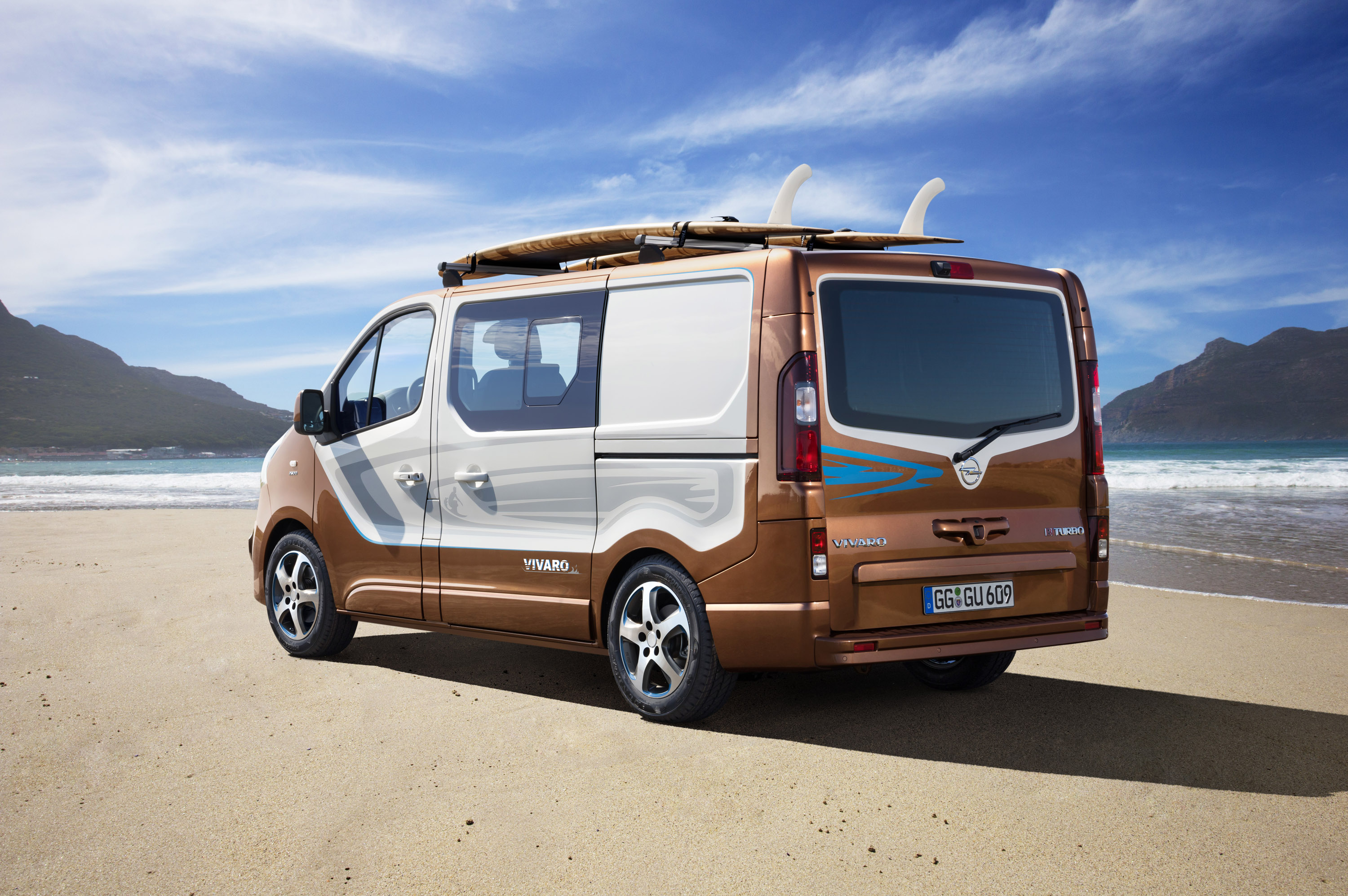 Виваро трафик. Opel Vivaro. Опель микроавтобус Виваро. Opel Vivaro 2015. Минивэн 7 Опель Виваро.