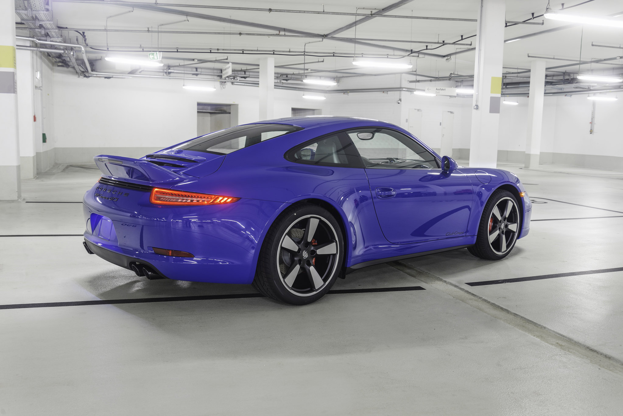 Porsche 911 GTS Club Coupe photo #6