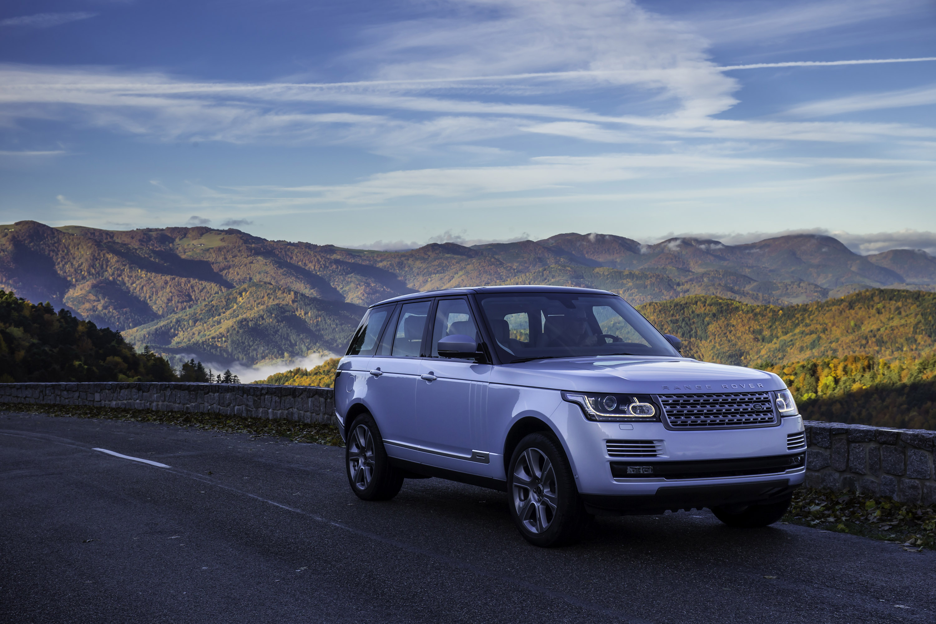 Фото ланд. Рендж Ровер. Ленд Ровер range Rover. Ланд Ровер Ландж роаер. Ленд Ровер Рендж роверртеж.