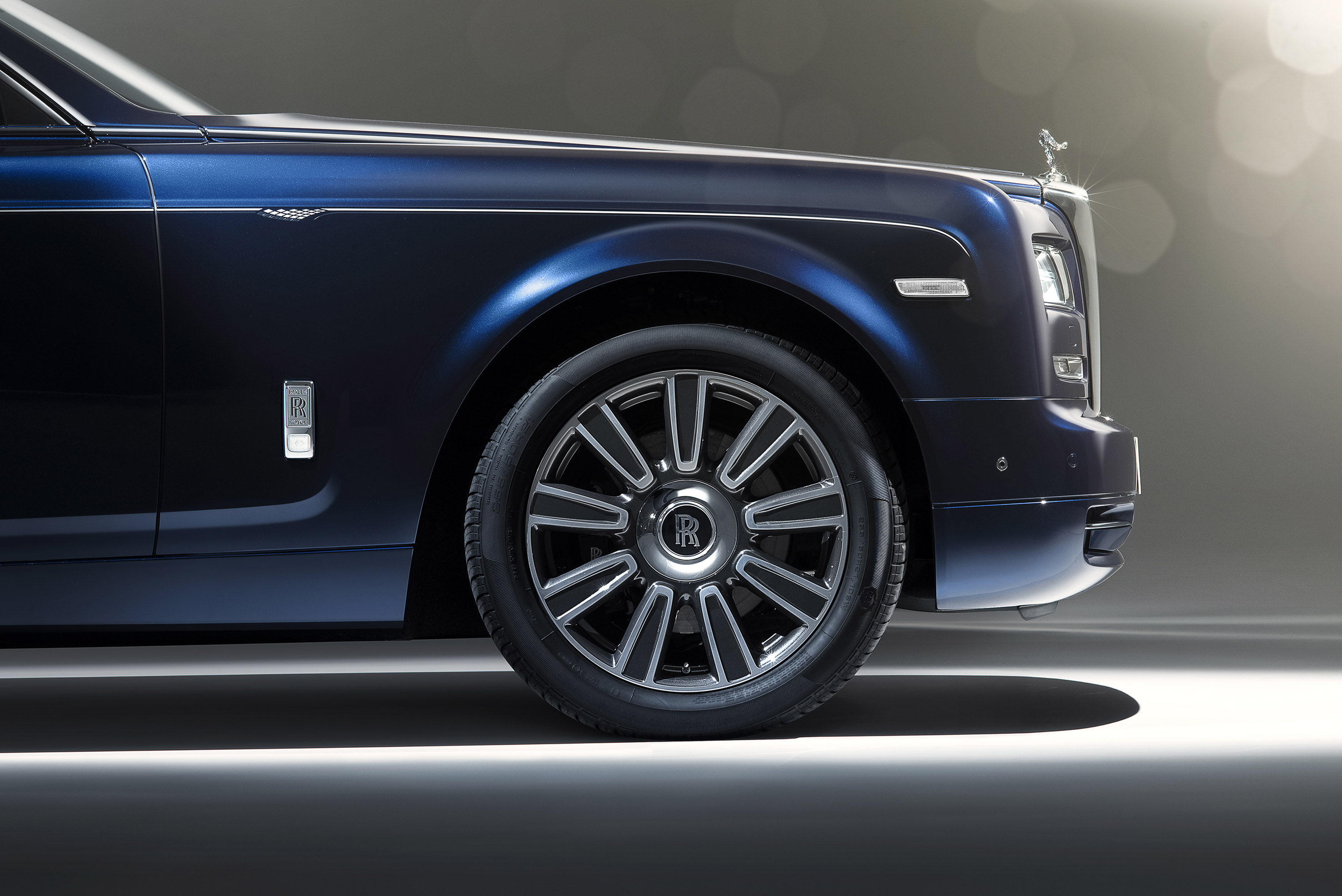 Rolls-Royce Phantom Limelight photo #3