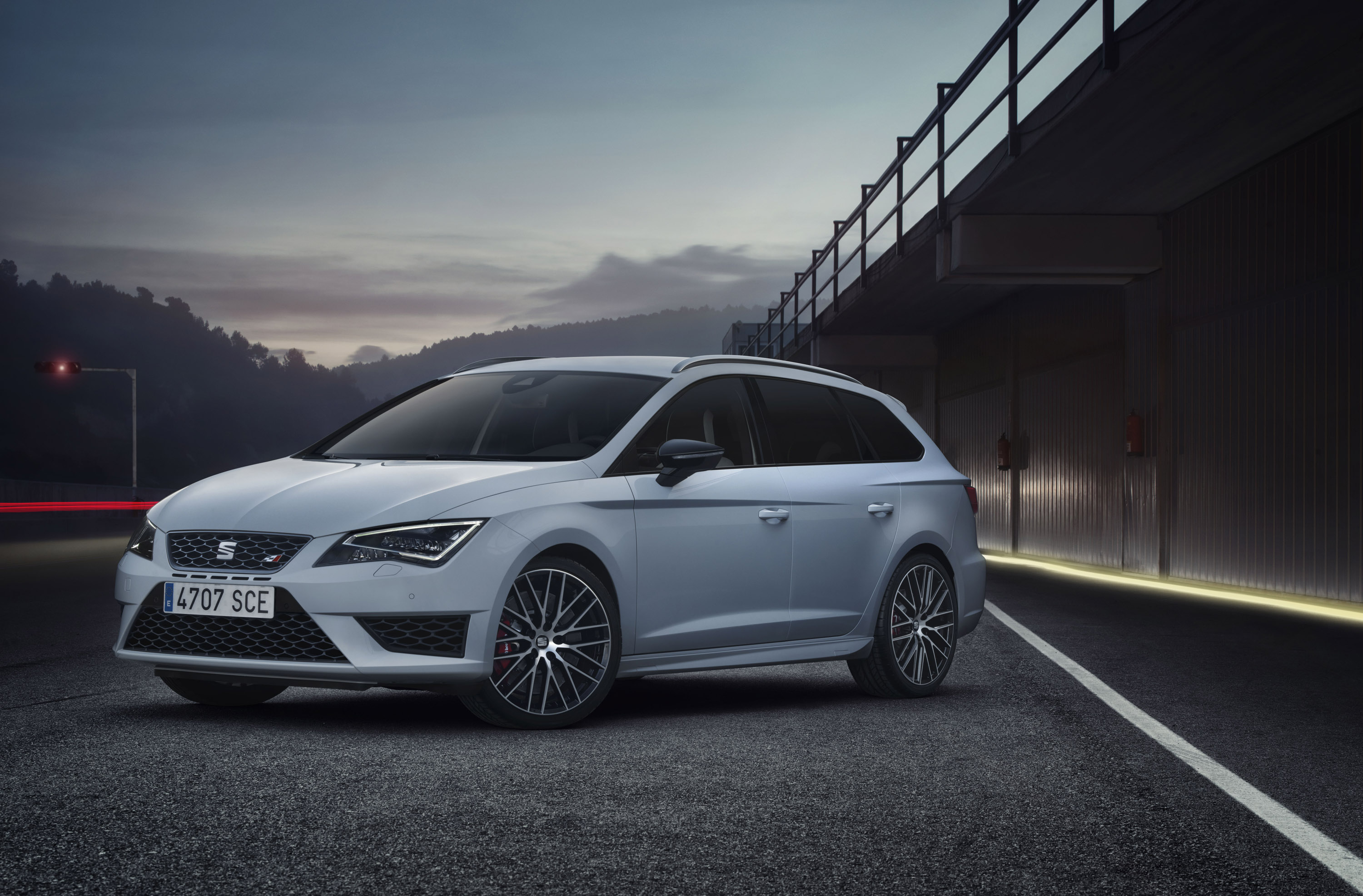 Seat Leon ST Cupra photo #2