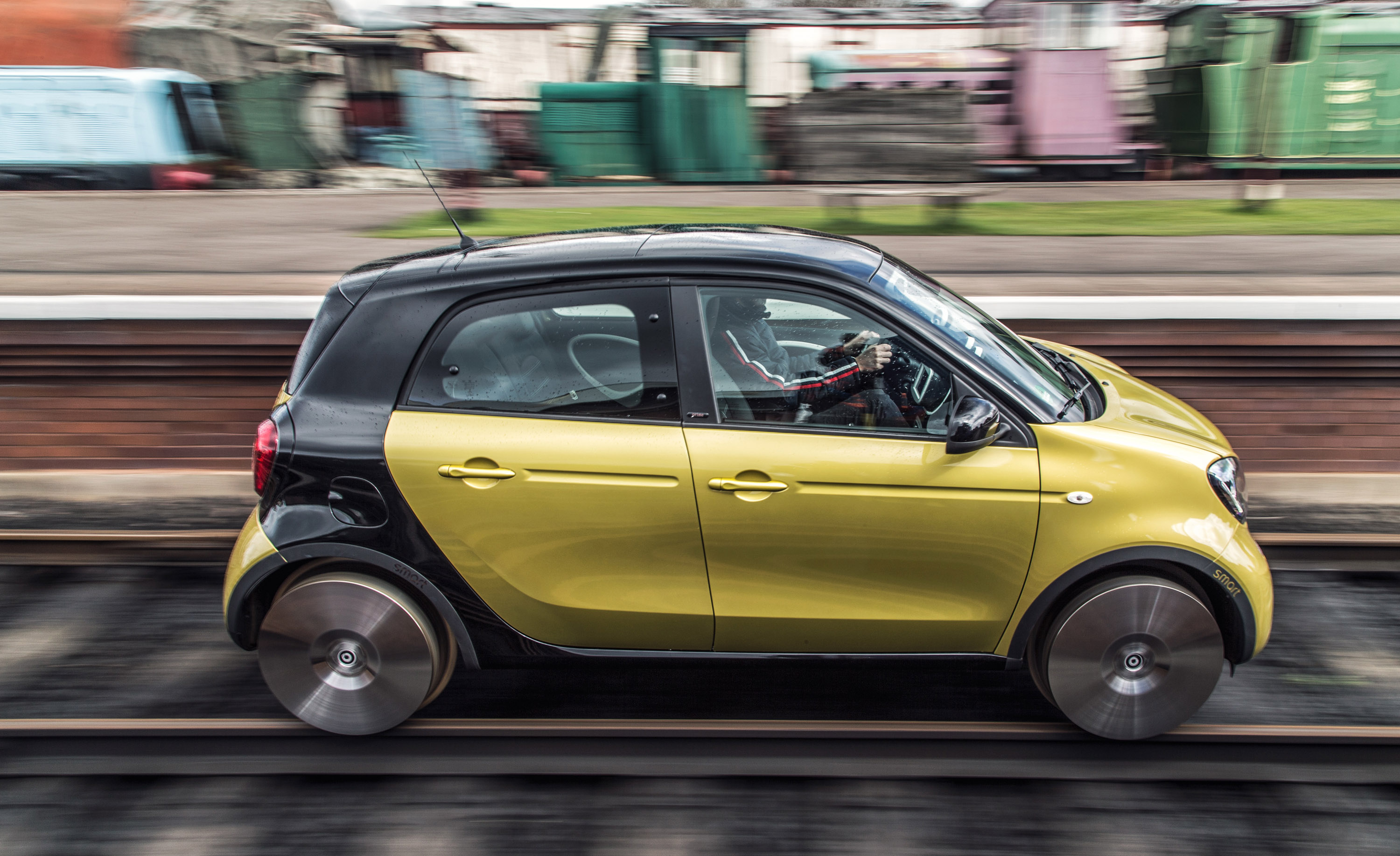 Smart original. Смарт машина. Мерседес смарт 2015 года. Мерседес смарт четырехместный. Мерседес смарт концепт 1990 зеленый.