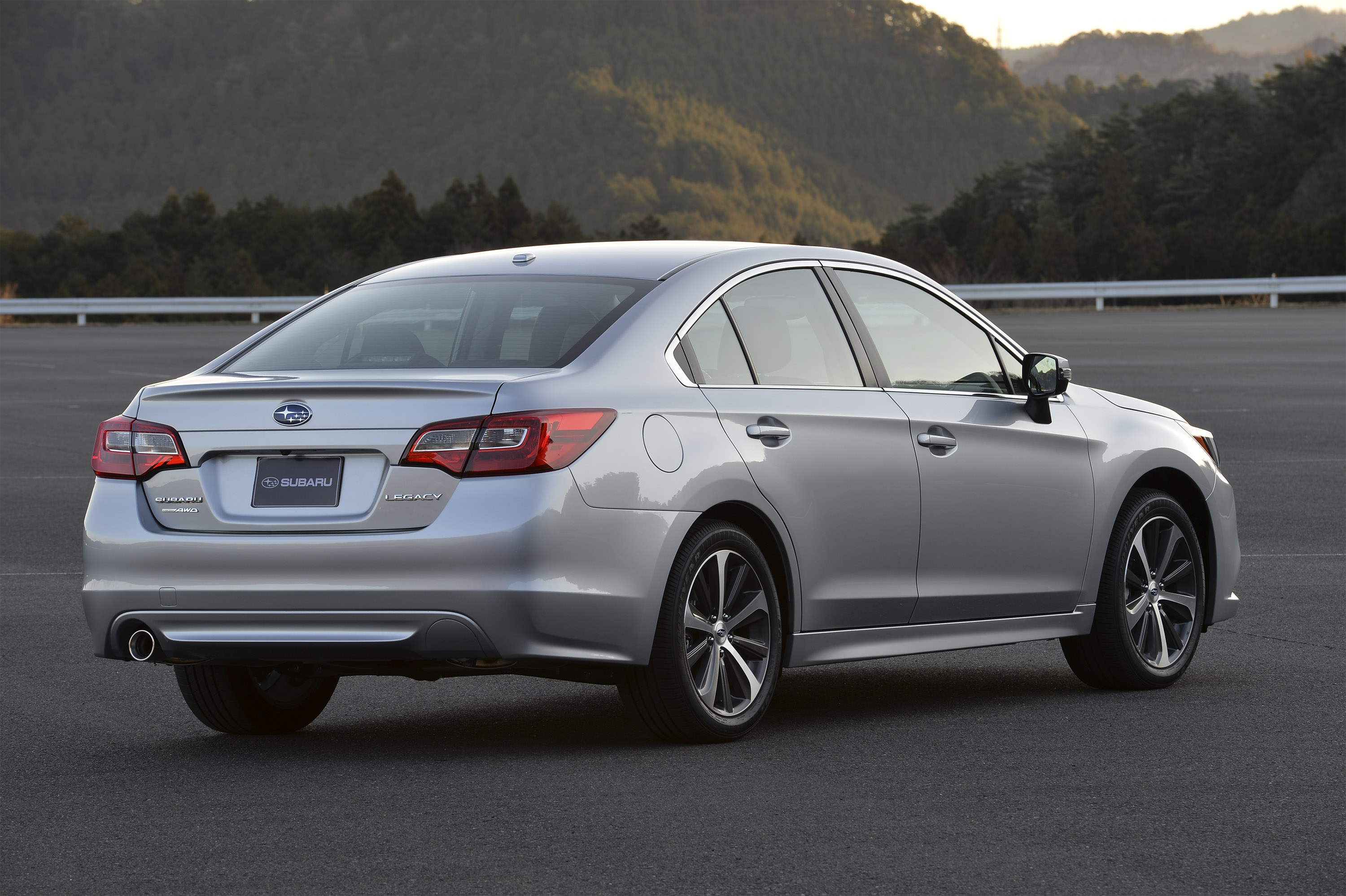 Subaru Legacy photo #21
