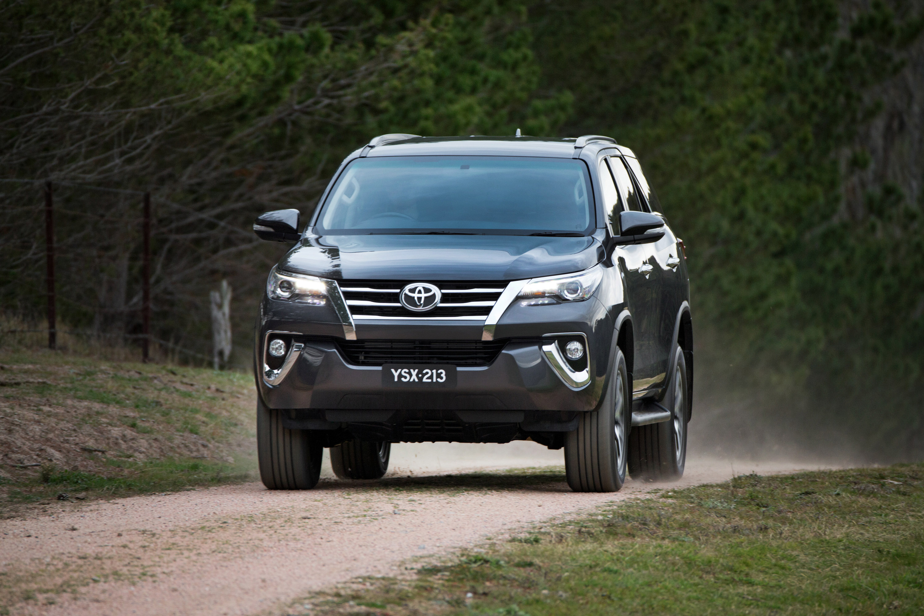 Toyota Fortuner photo #3