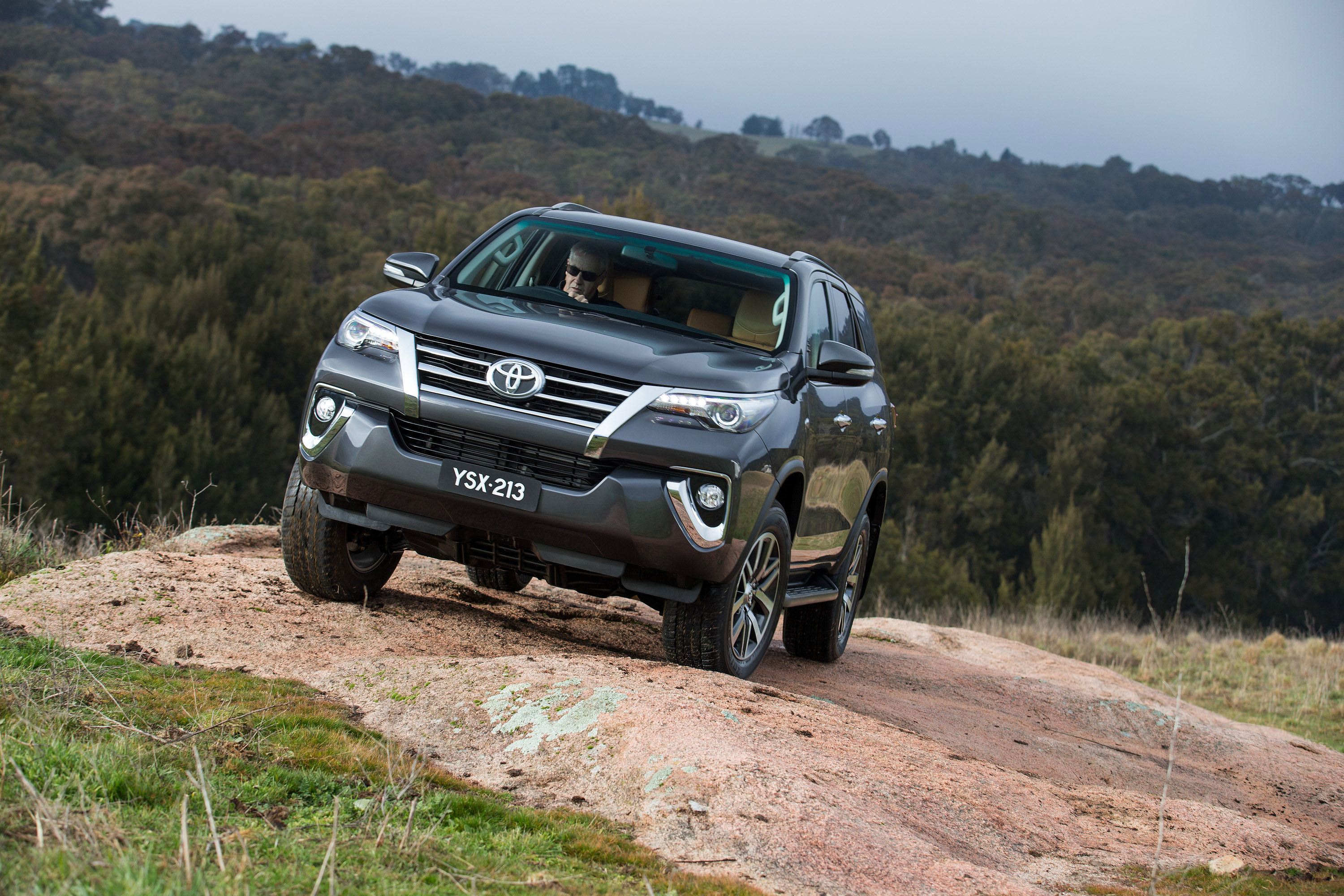 Toyota Fortuner photo #9