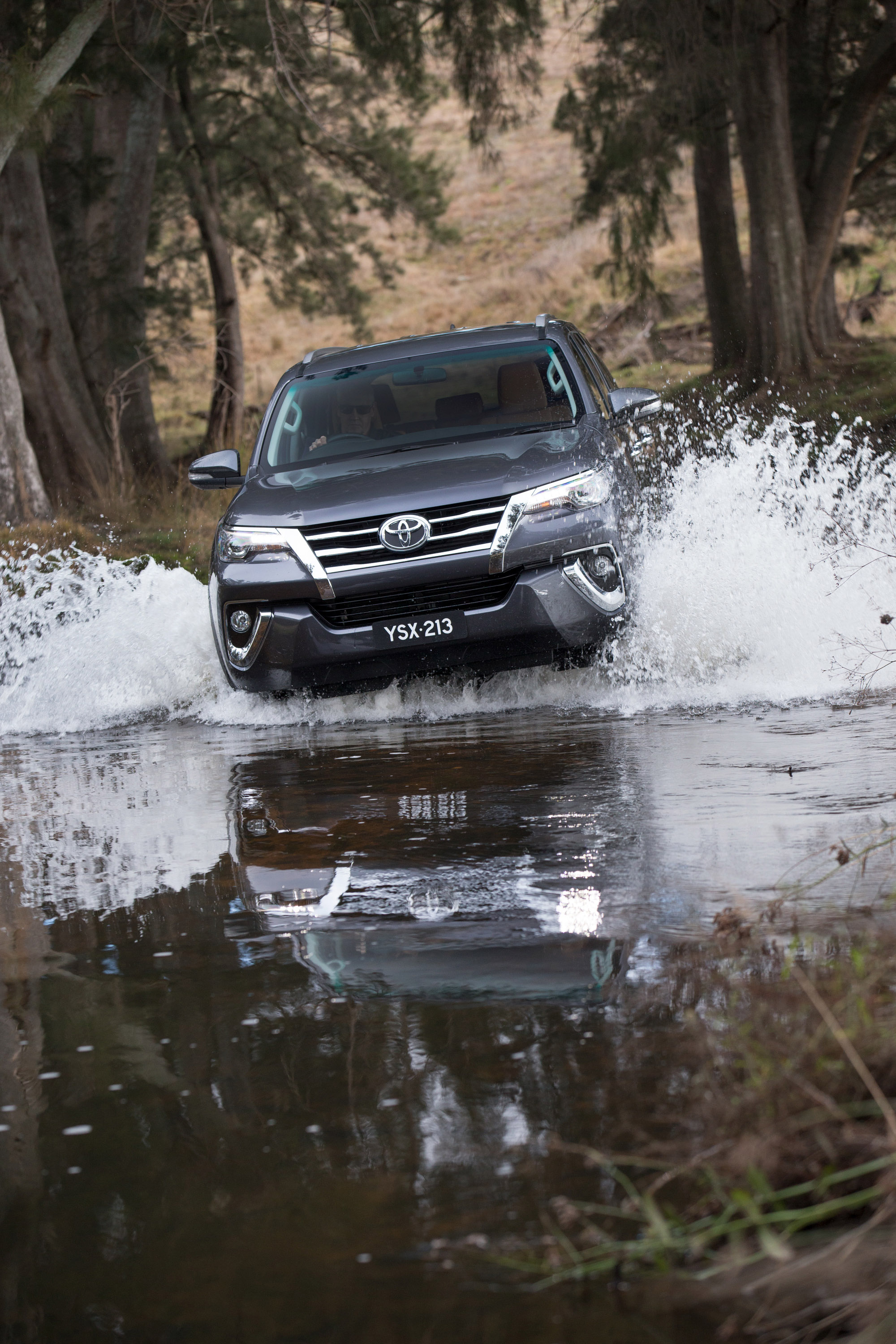 Toyota Fortuner photo #12