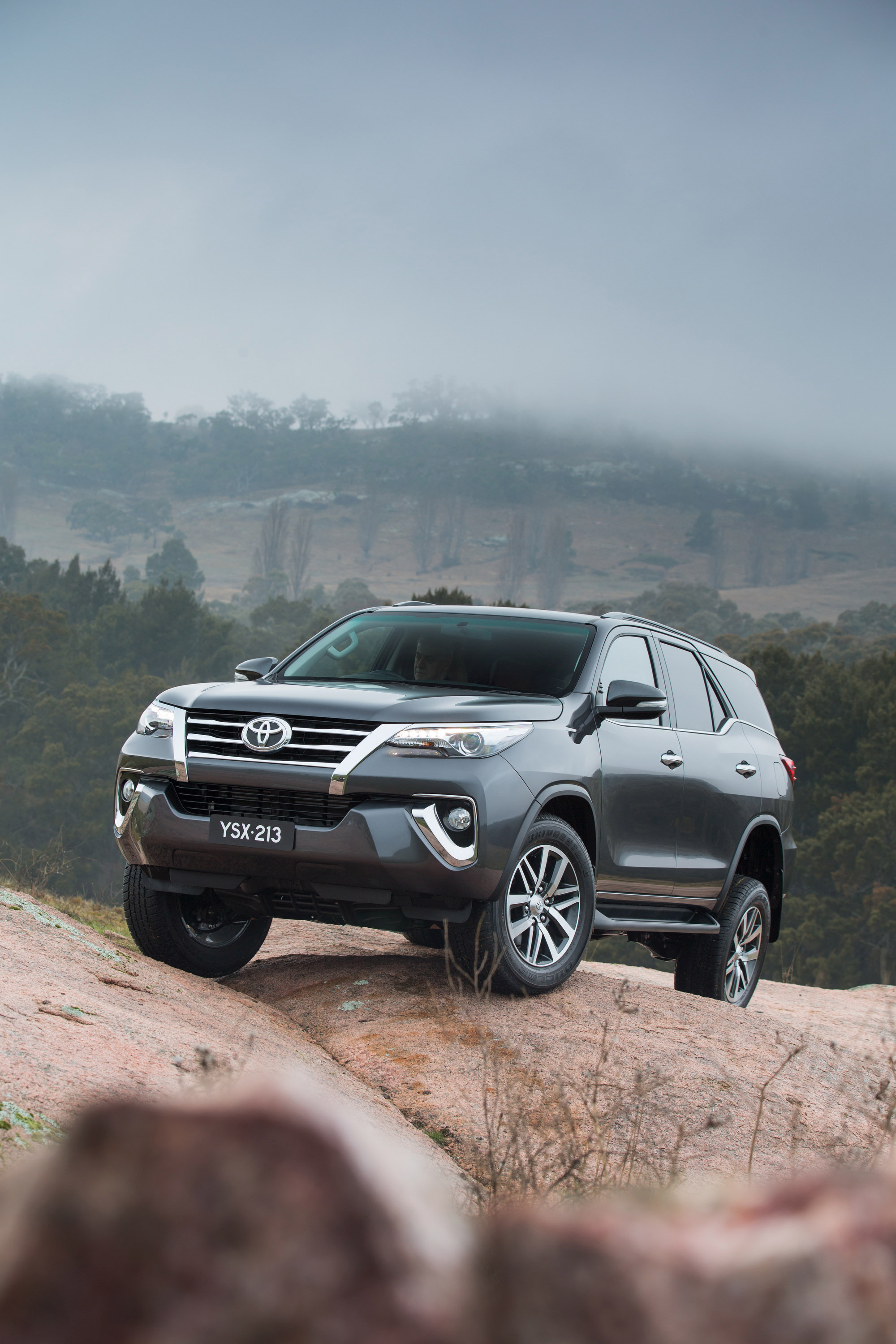 Toyota Fortuner photo #13