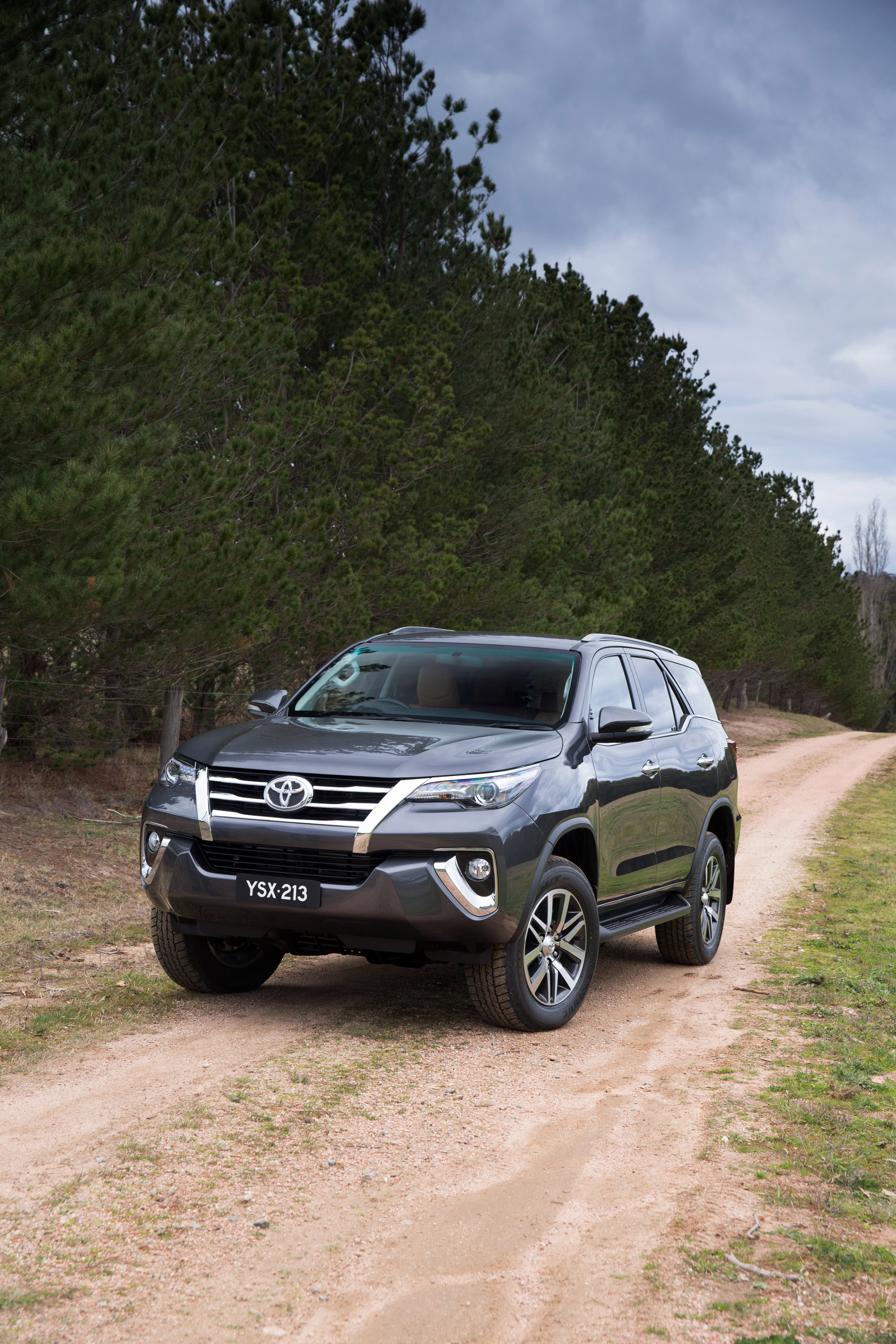 Toyota Fortuner photo #14