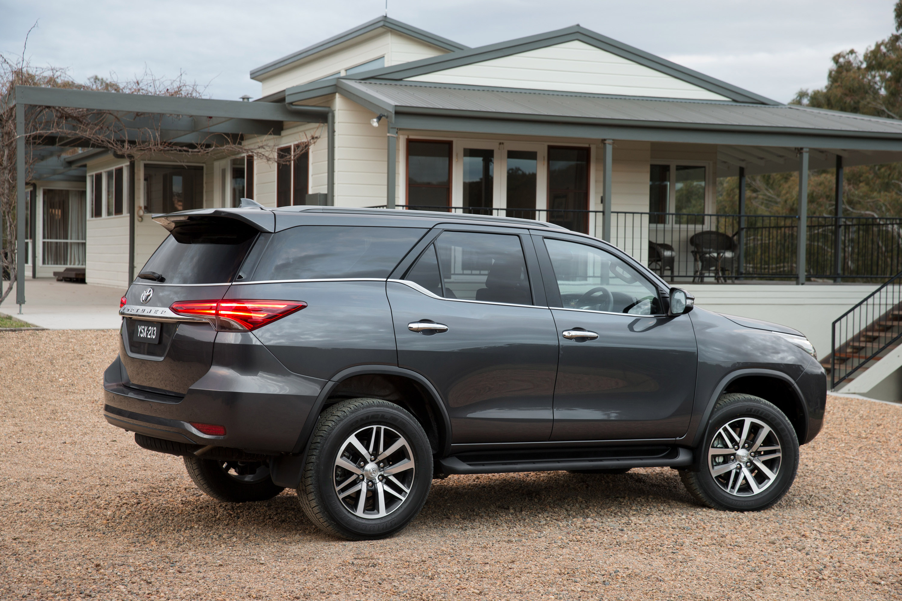 Toyota Fortuner photo #17