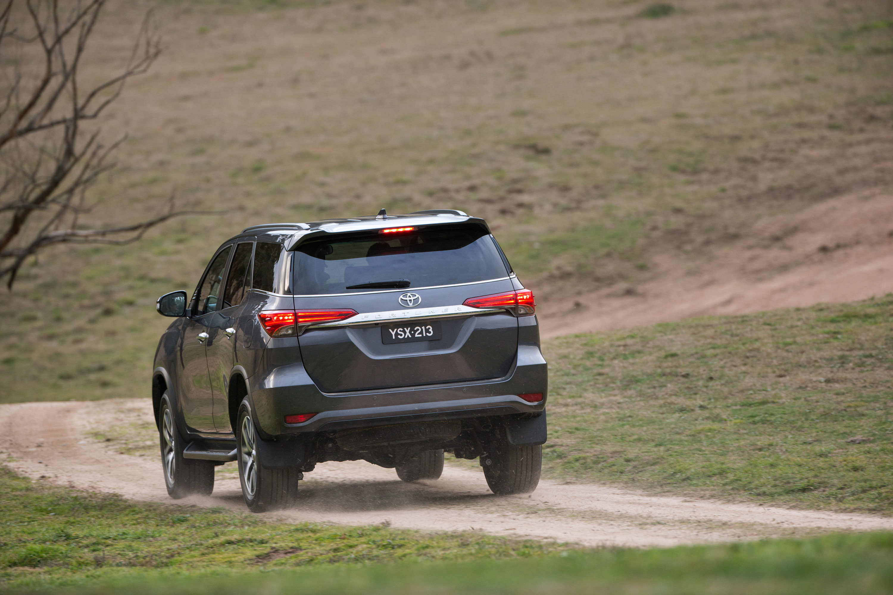 Toyota Fortuner photo #18