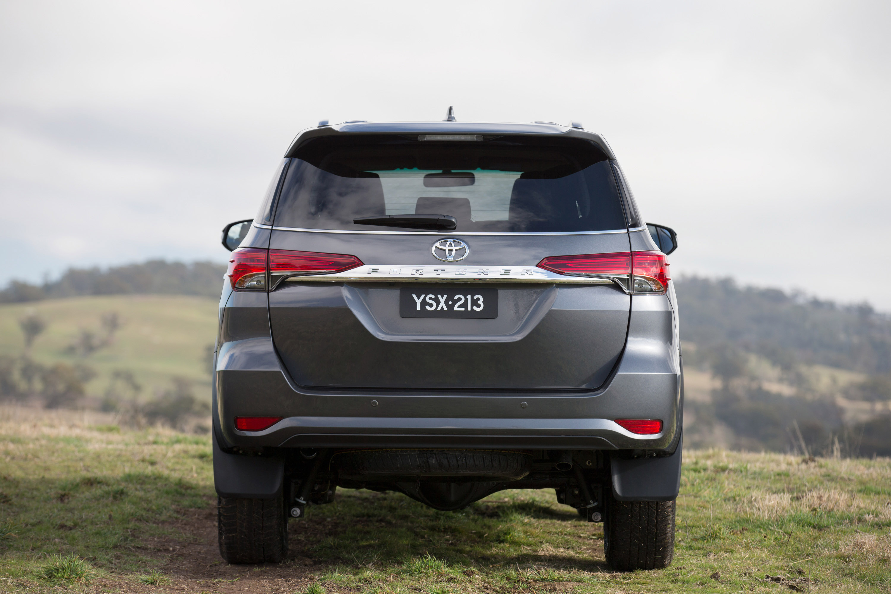 Toyota Fortuner photo #19