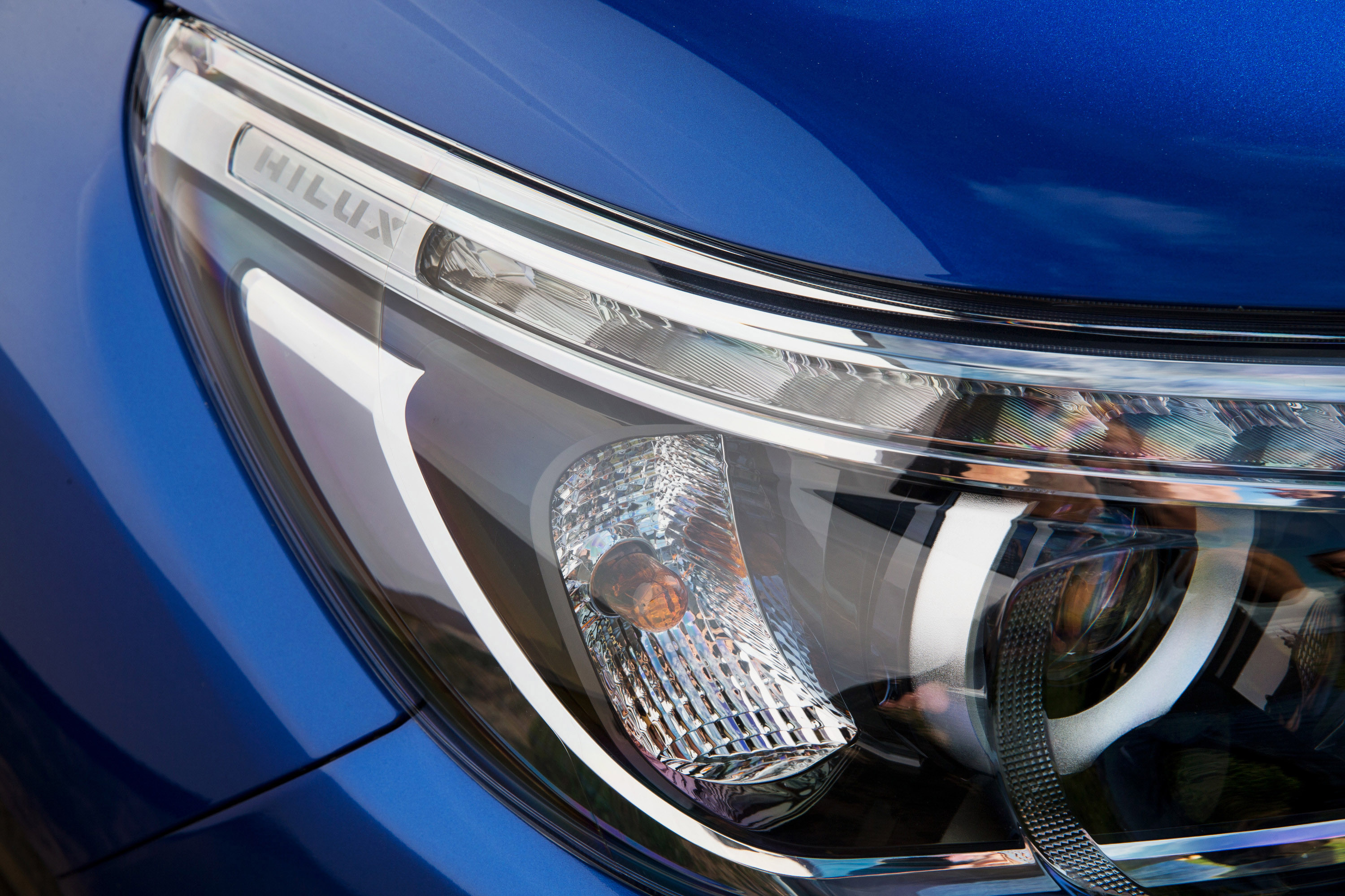 Toyota HiLux photo #16