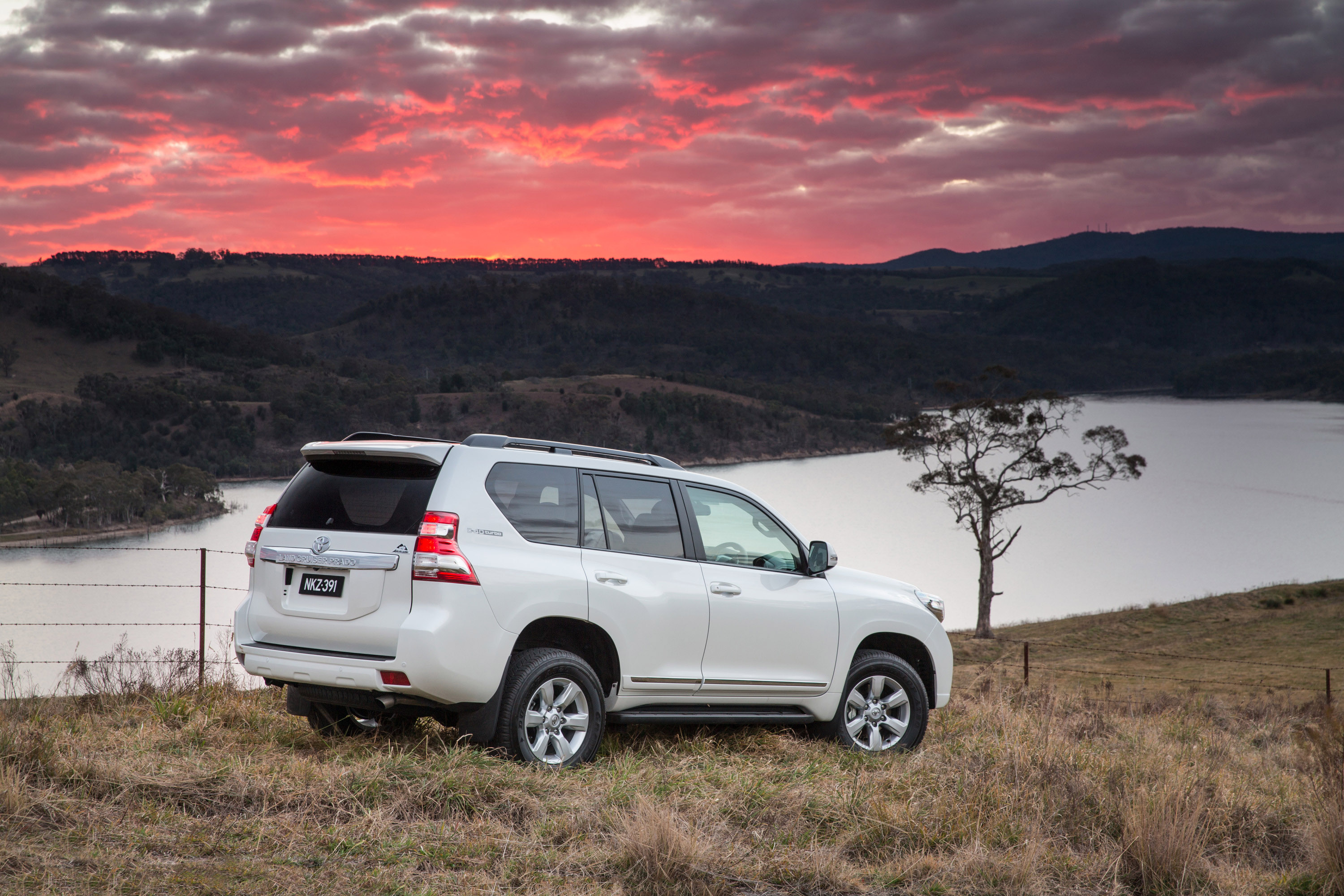 2015 Toyota Land Cruiser Prado - HD Pictures