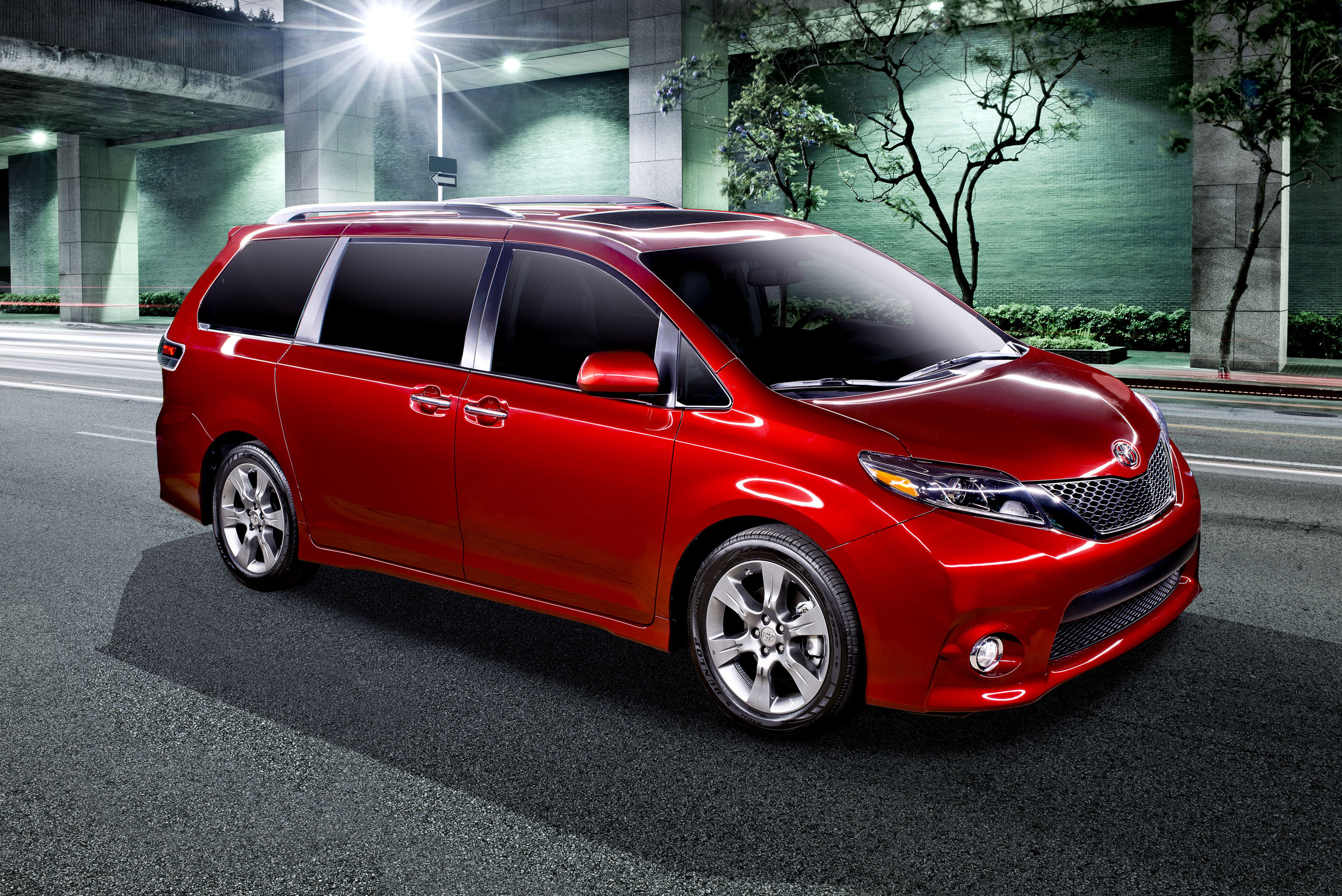 Toyota Sienna photo #1