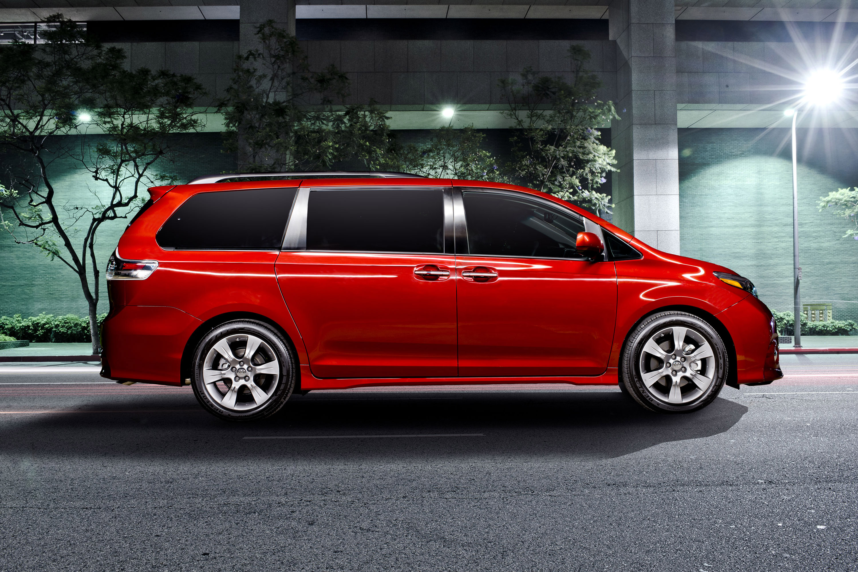 Toyota Sienna photo #5