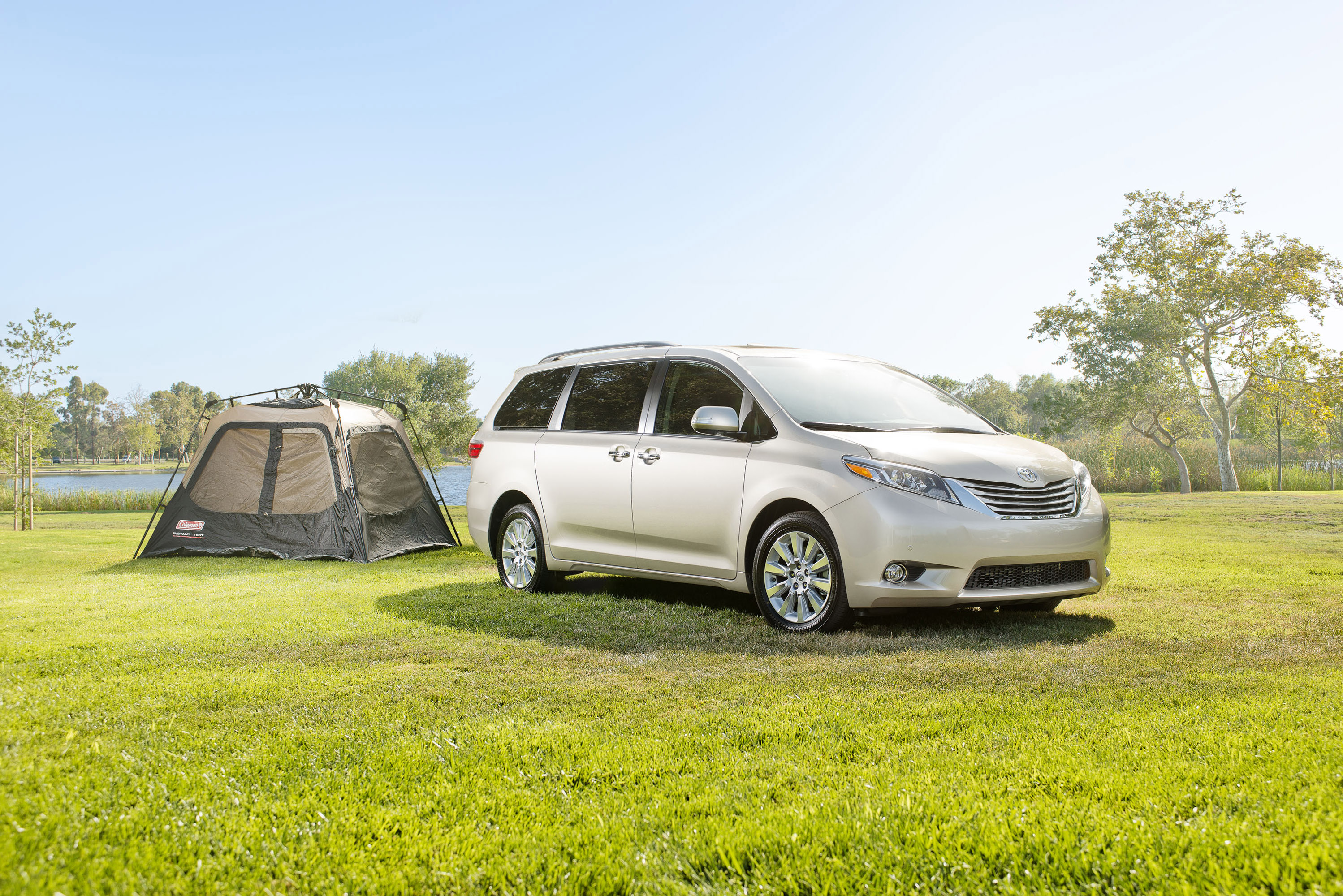 Toyota Sienna photo #7