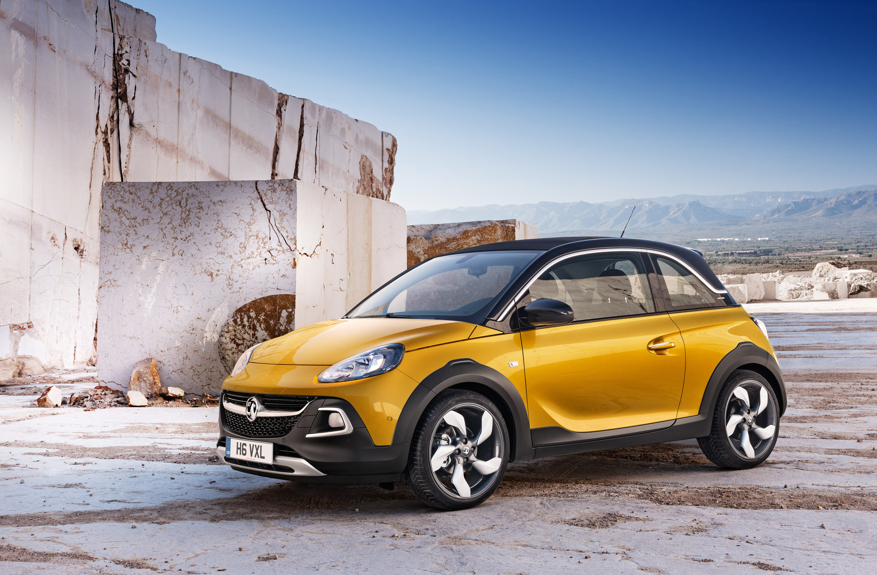 Vauxhall Adam Rocks photo #1