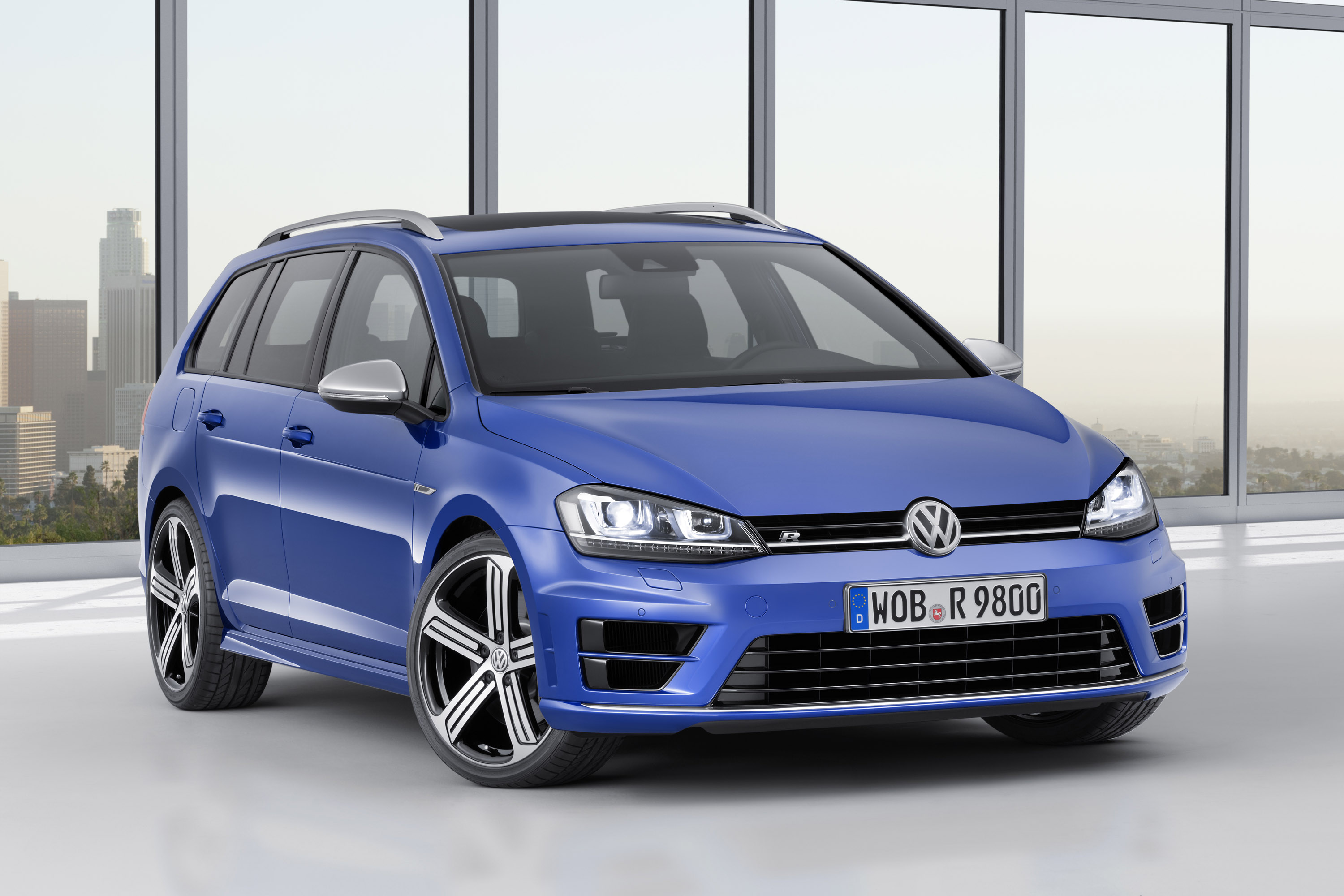 Volkswagen Golf R Variant photo #1