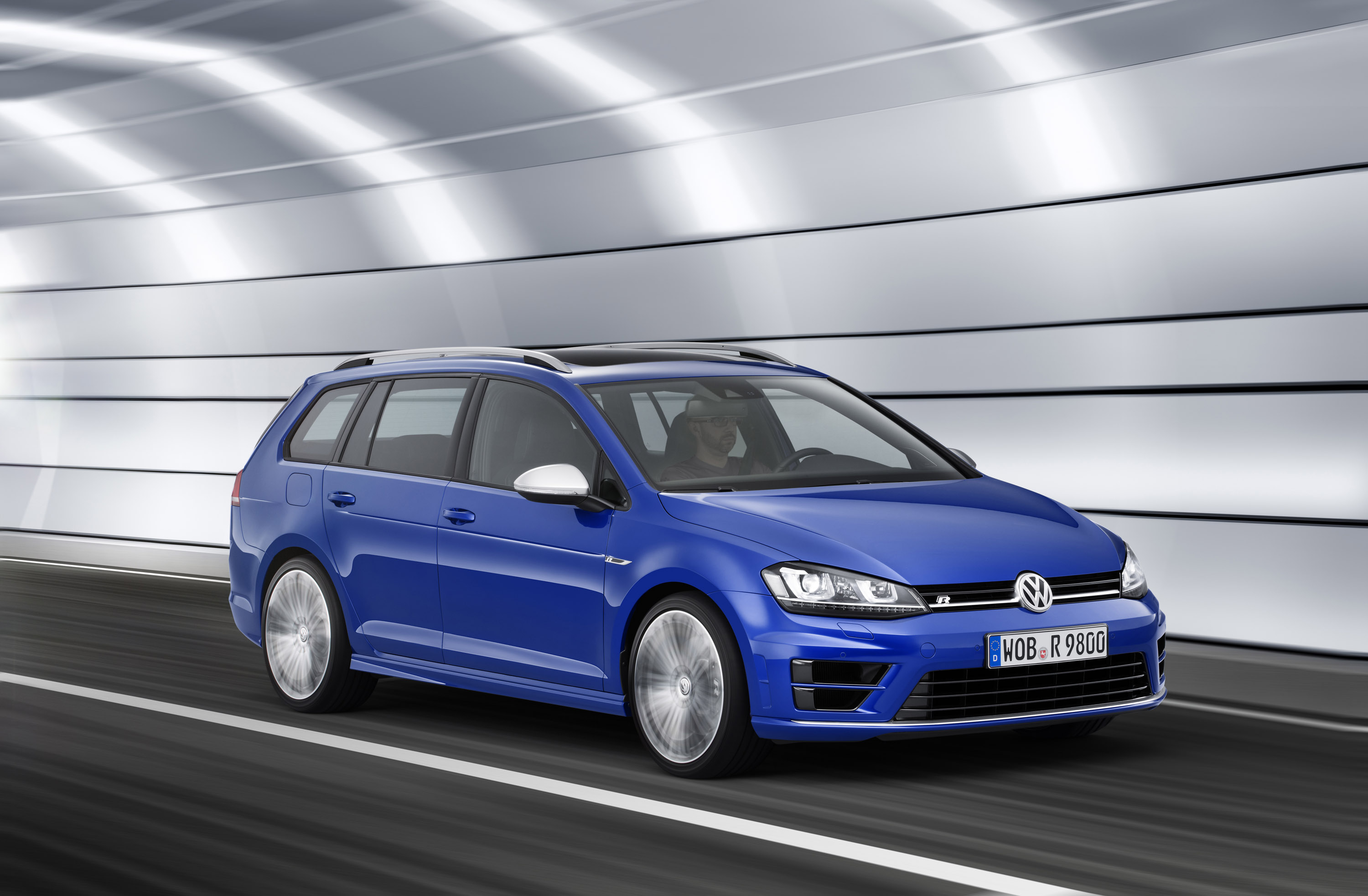 Volkswagen Golf R Variant photo #2