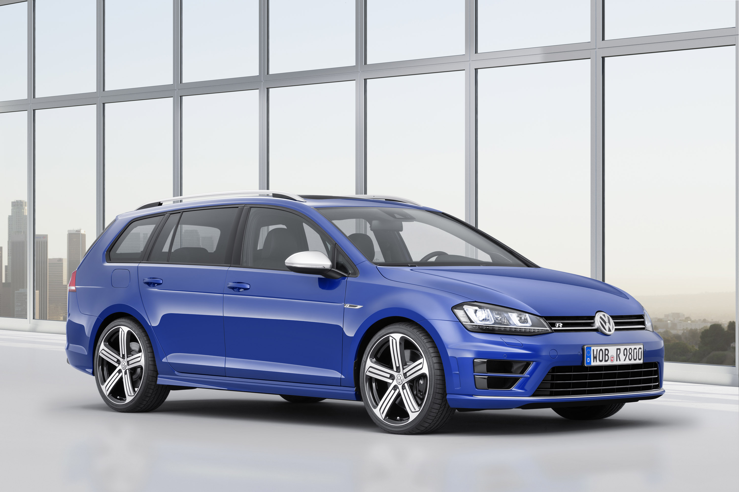 Volkswagen Golf R Variant photo #3