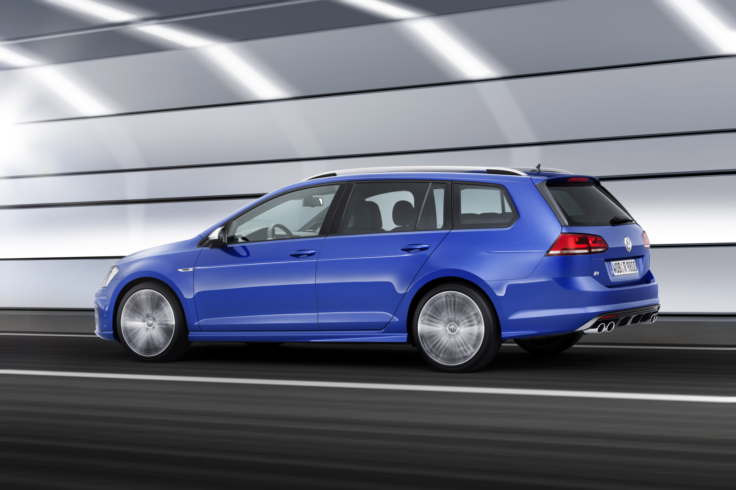 Volkswagen Golf R Variant photo #6