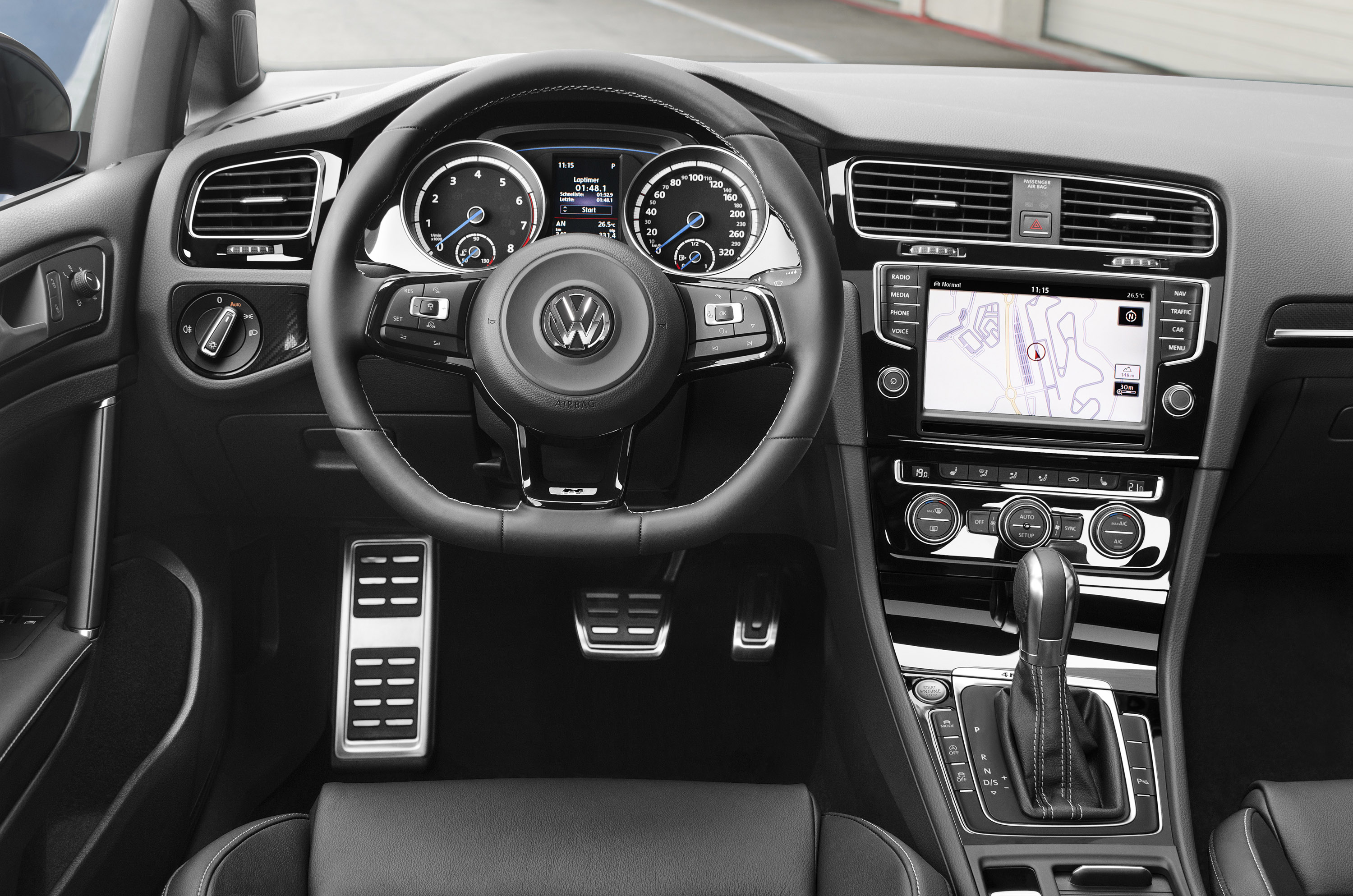 Volkswagen Golf R Variant photo #8