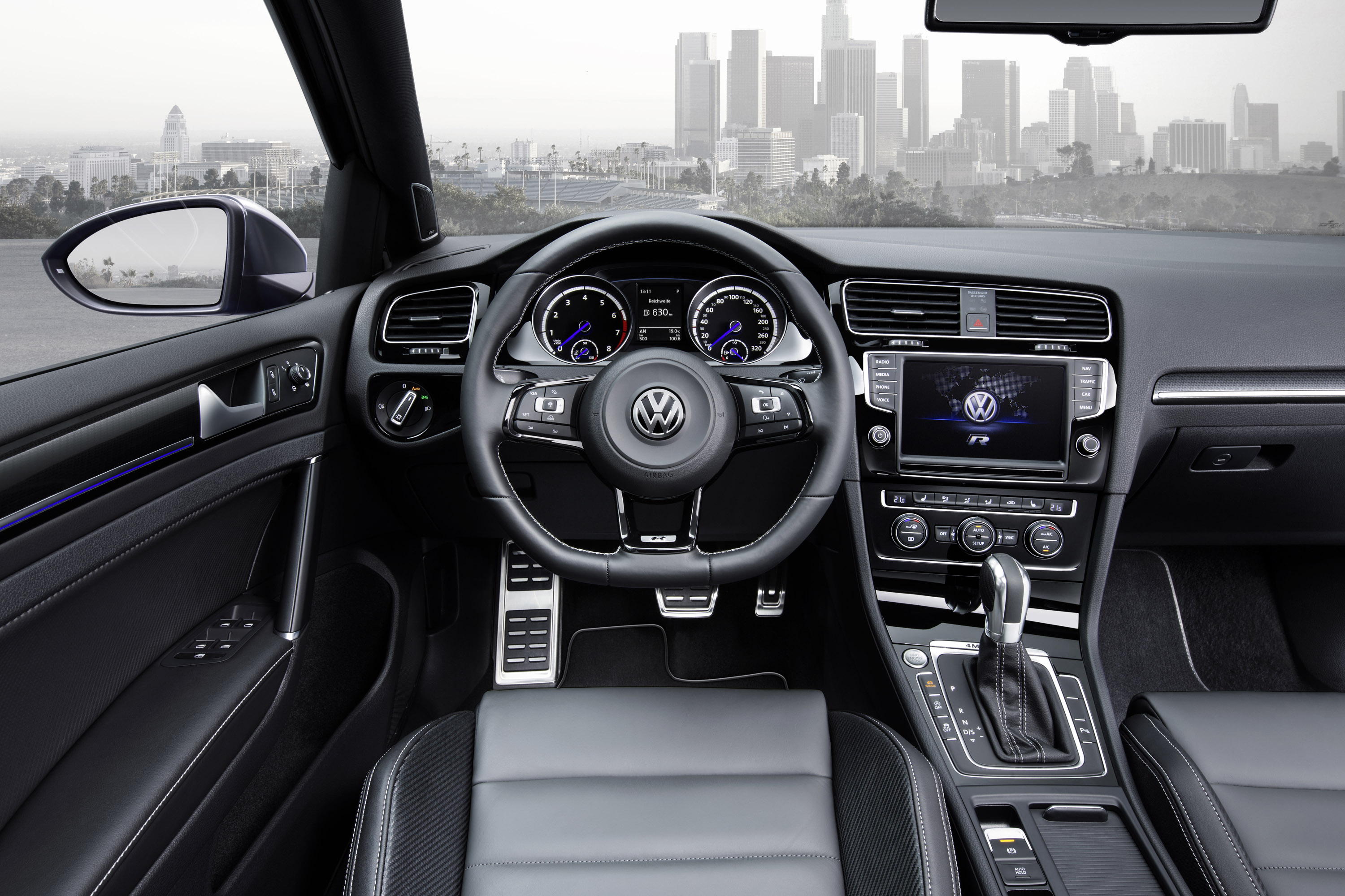 Volkswagen Golf R Variant photo #10