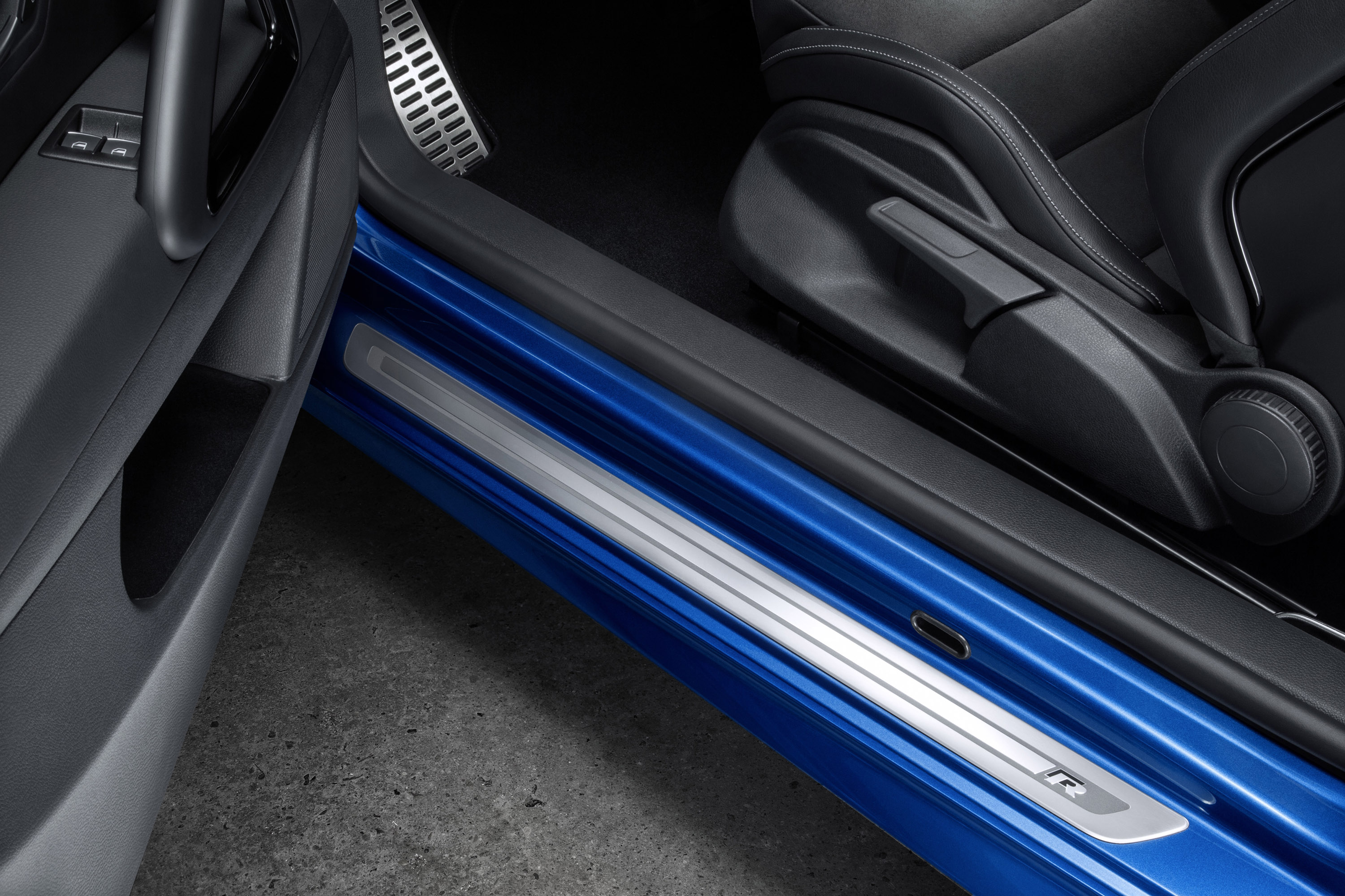 Volkswagen Scirocco R photo #17