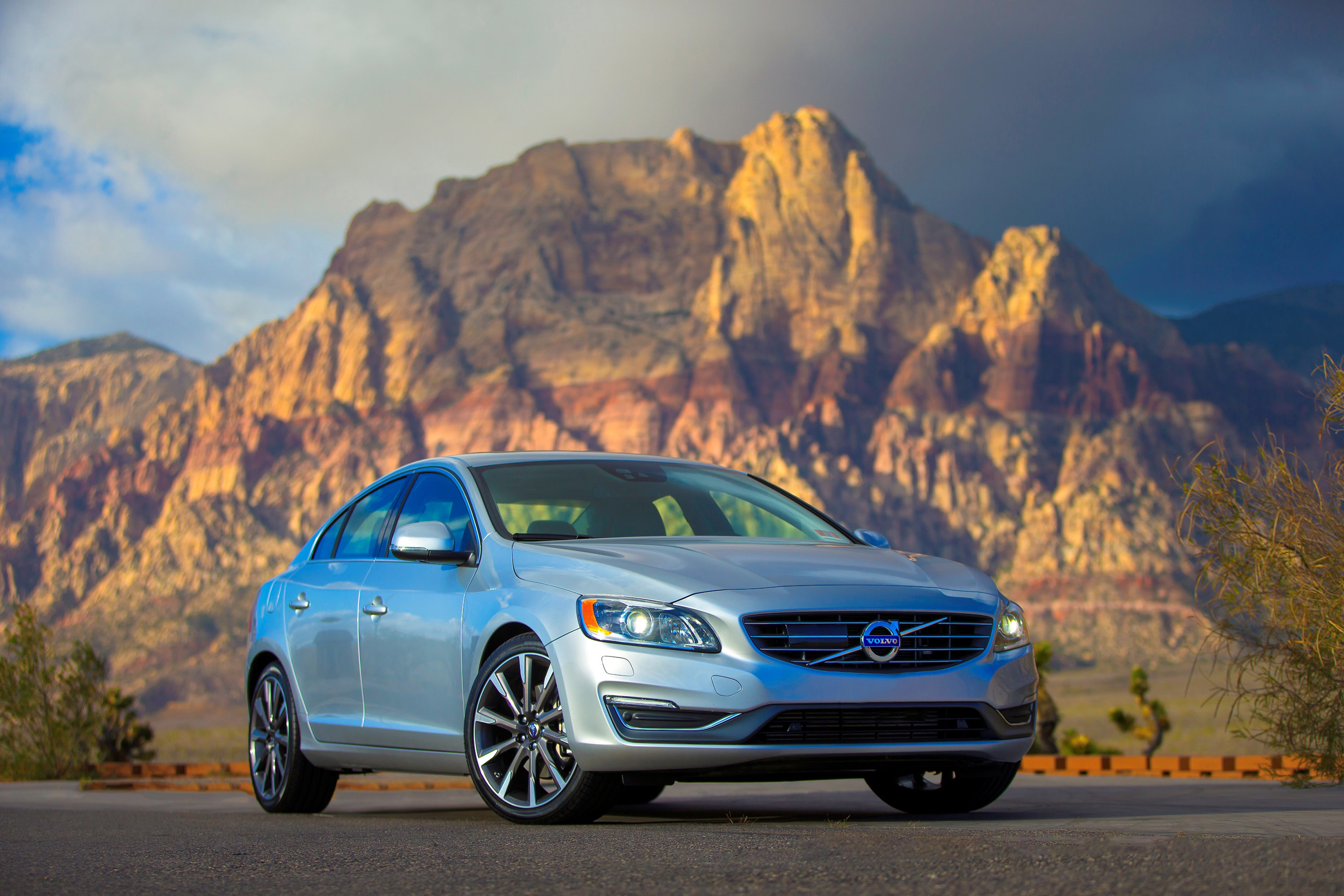 Volvo S60 photo #2