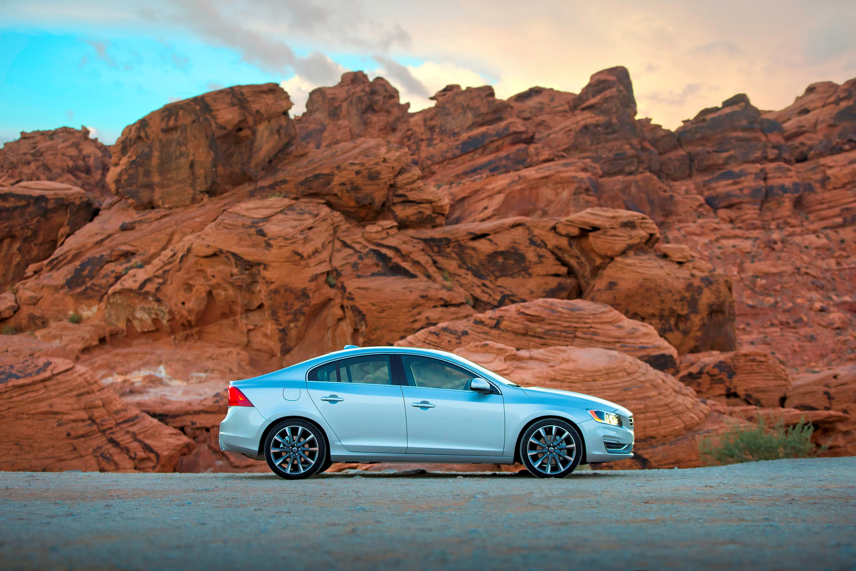 Volvo S60 photo #17