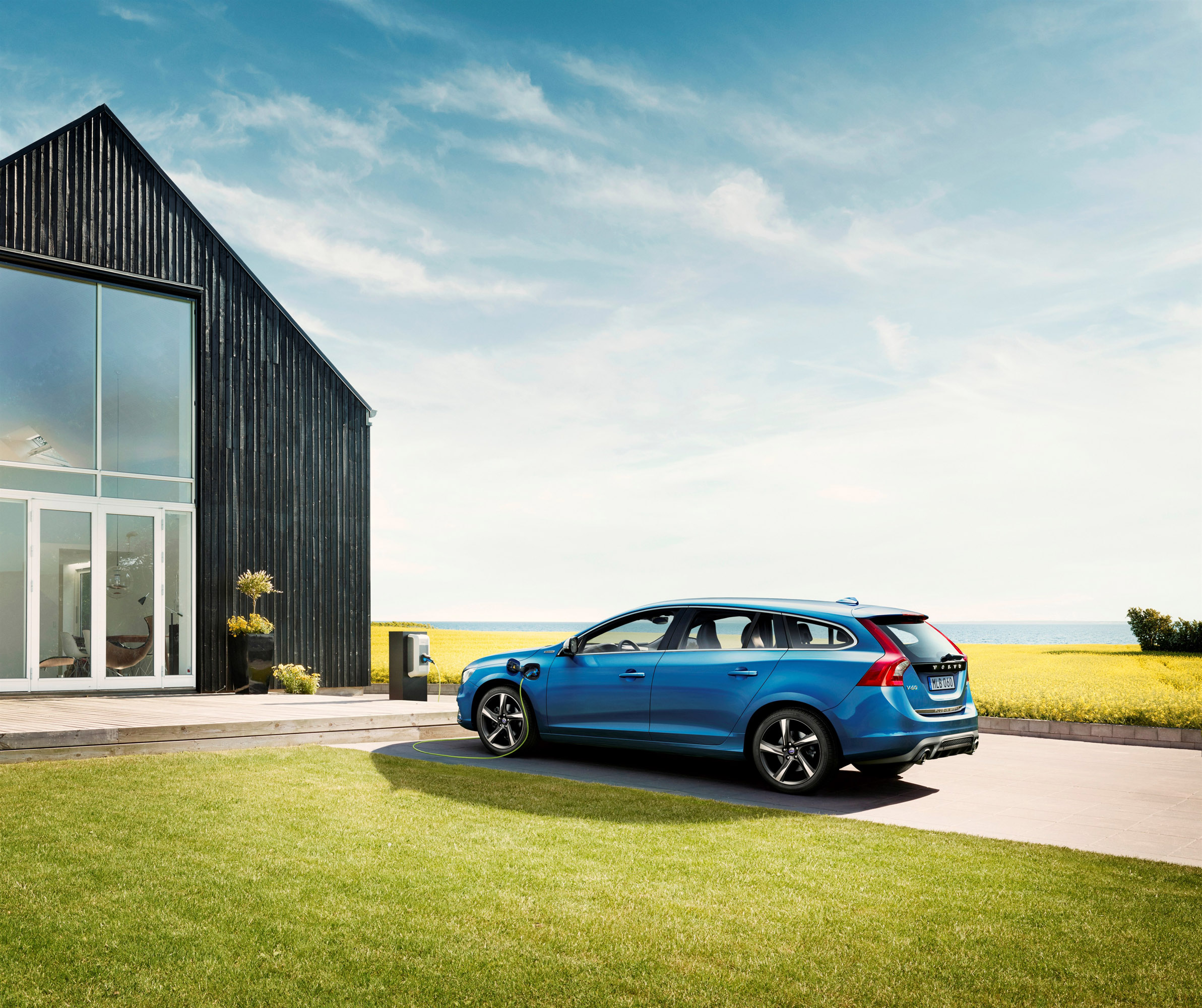 2015 Volvo V60 Plugin Hybrid RDesign HD Pictures