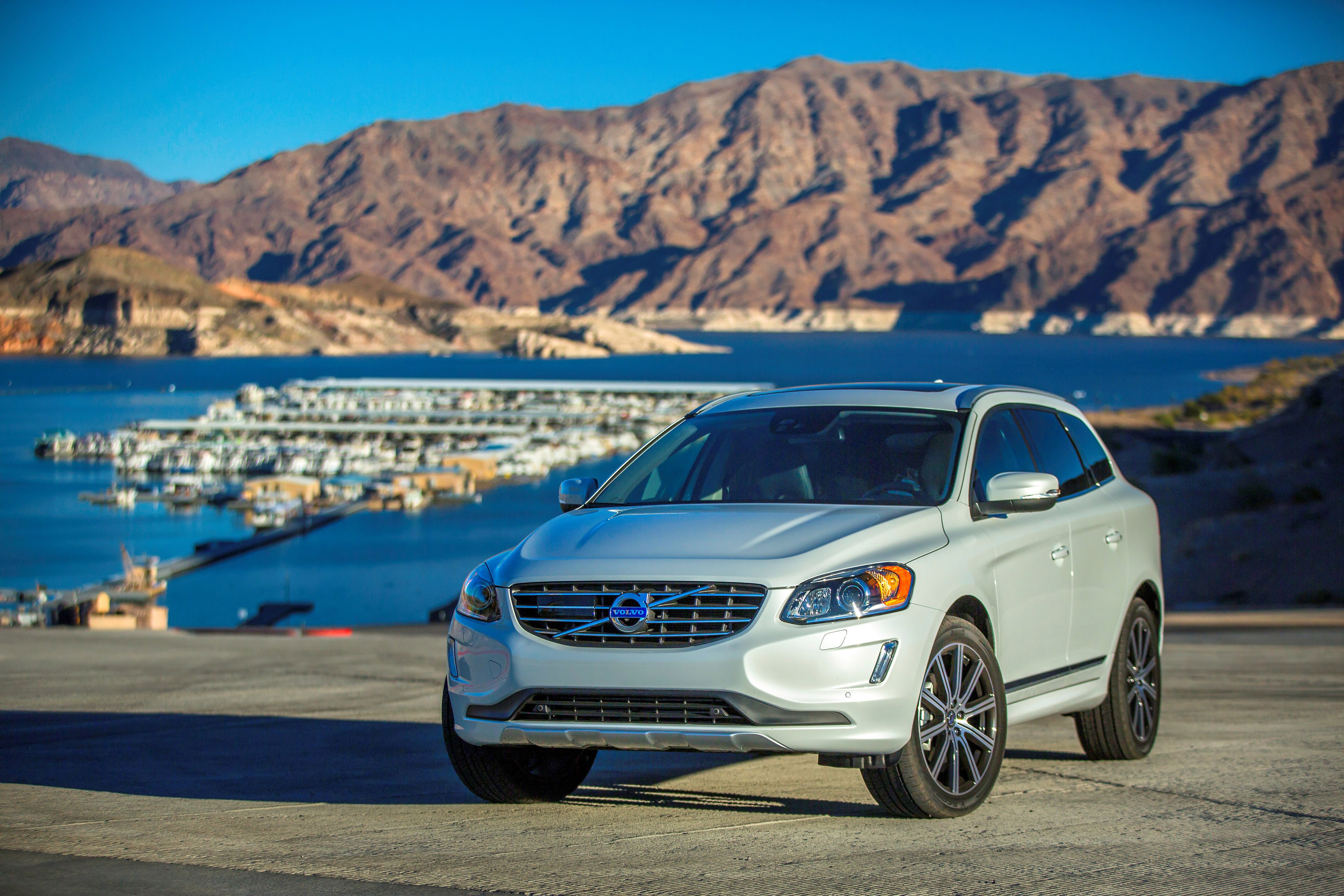 Volvo XC60 photo #2