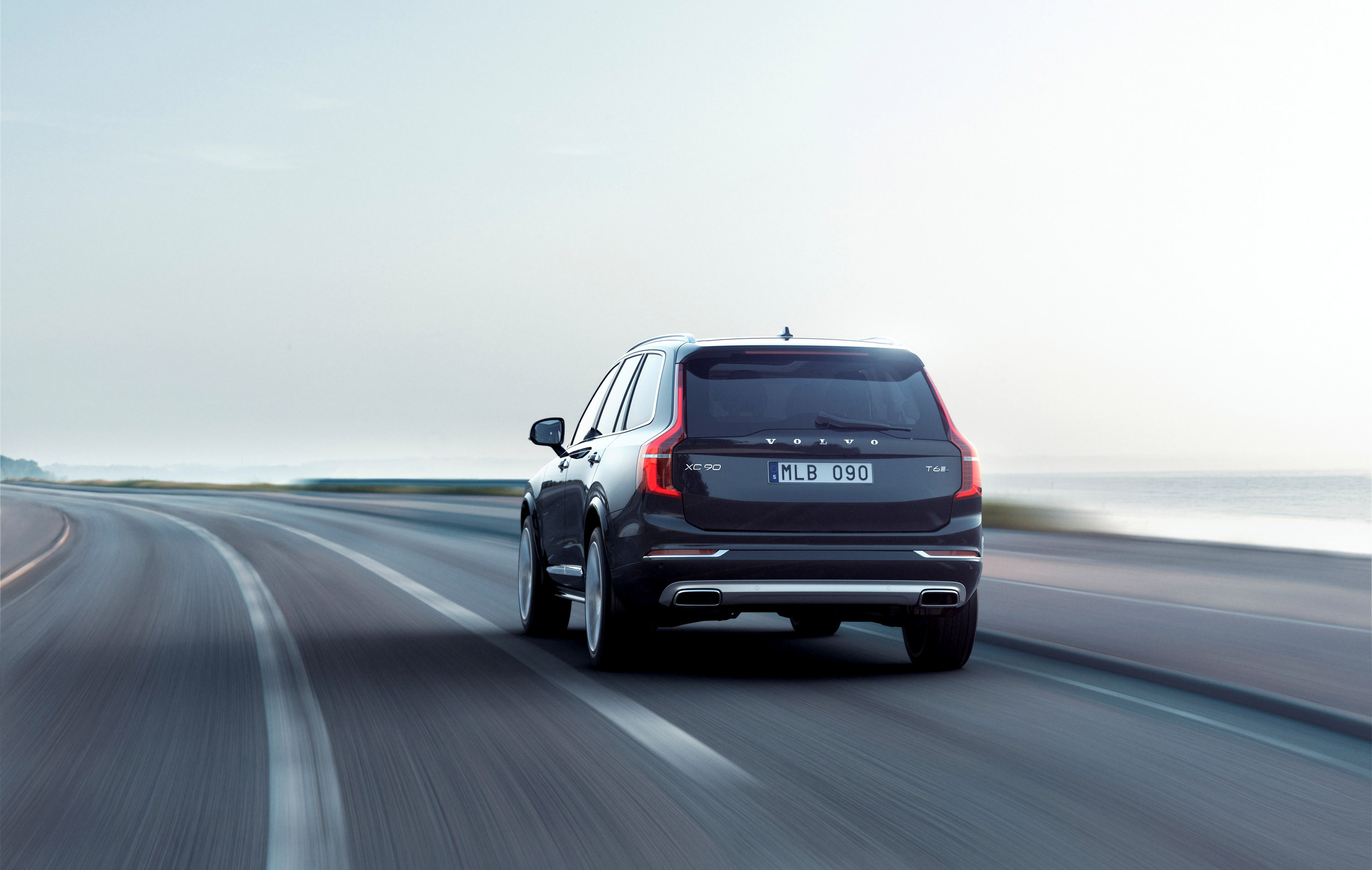 Volvo XC90 photo #30