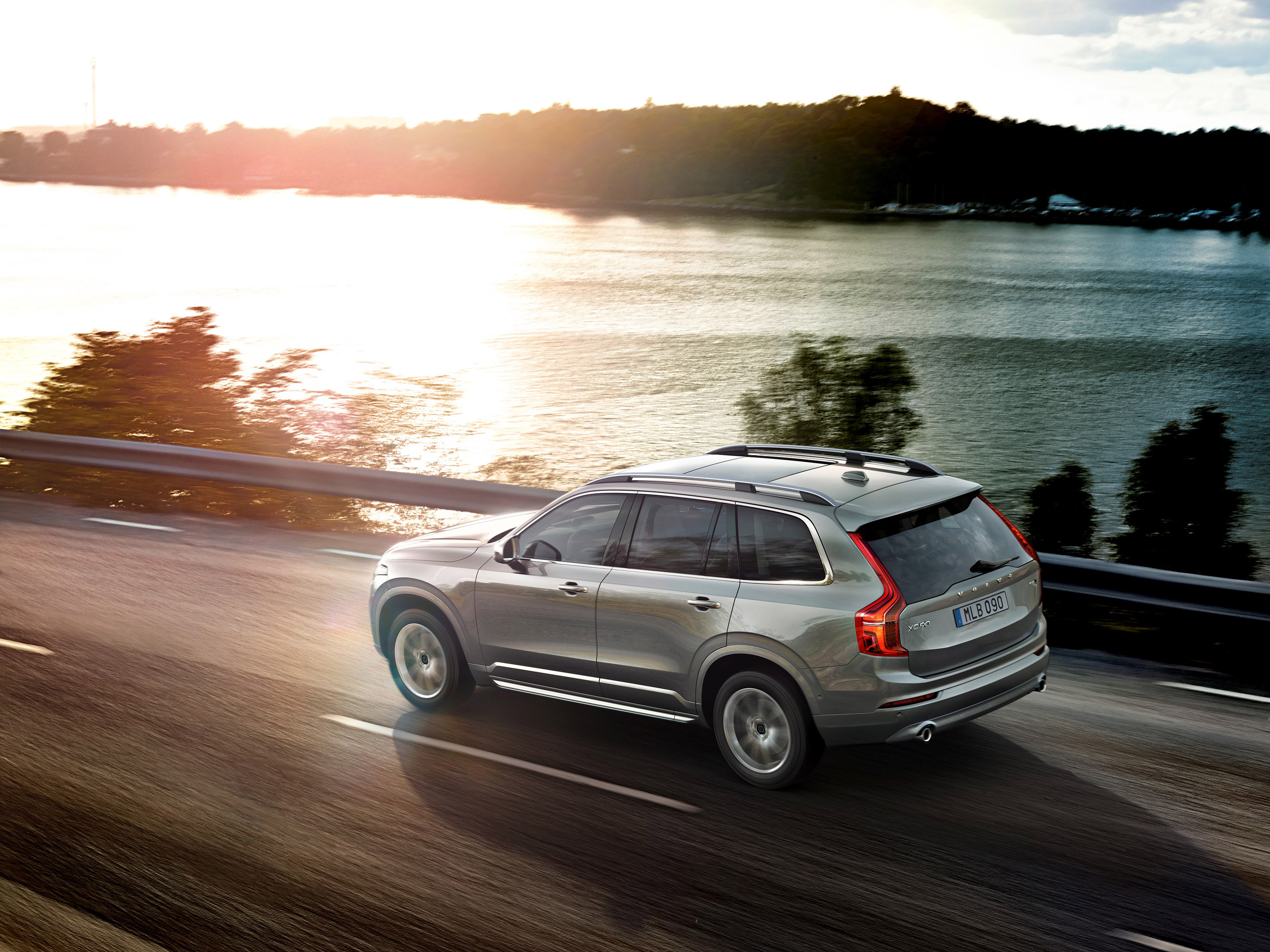 Volvo XC90 photo #32