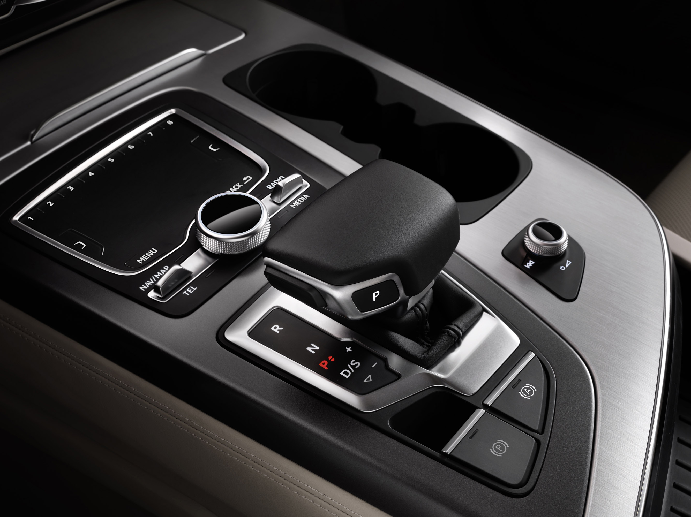 Audi Q7 photo #16