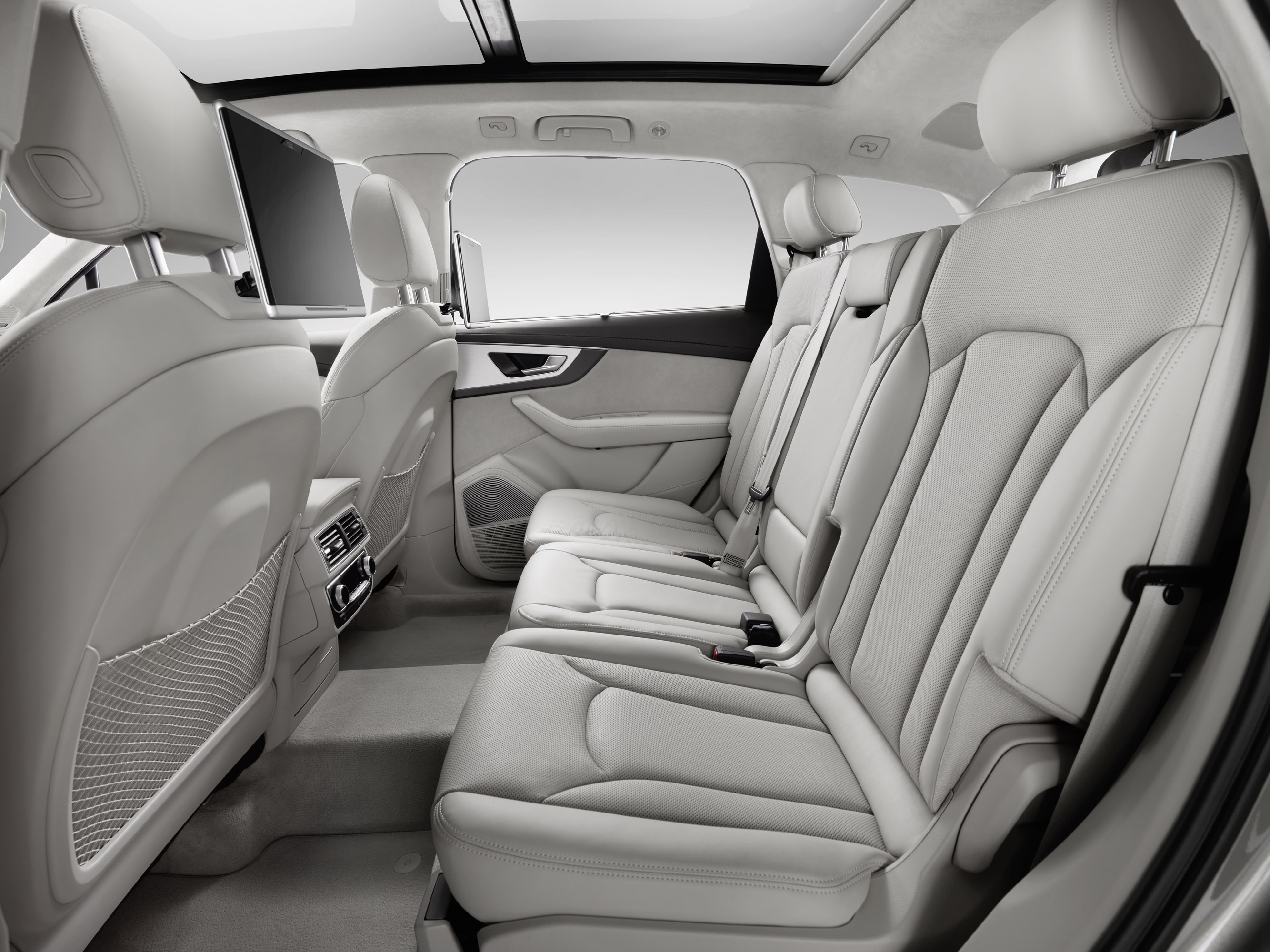 Audi Q7 photo #18