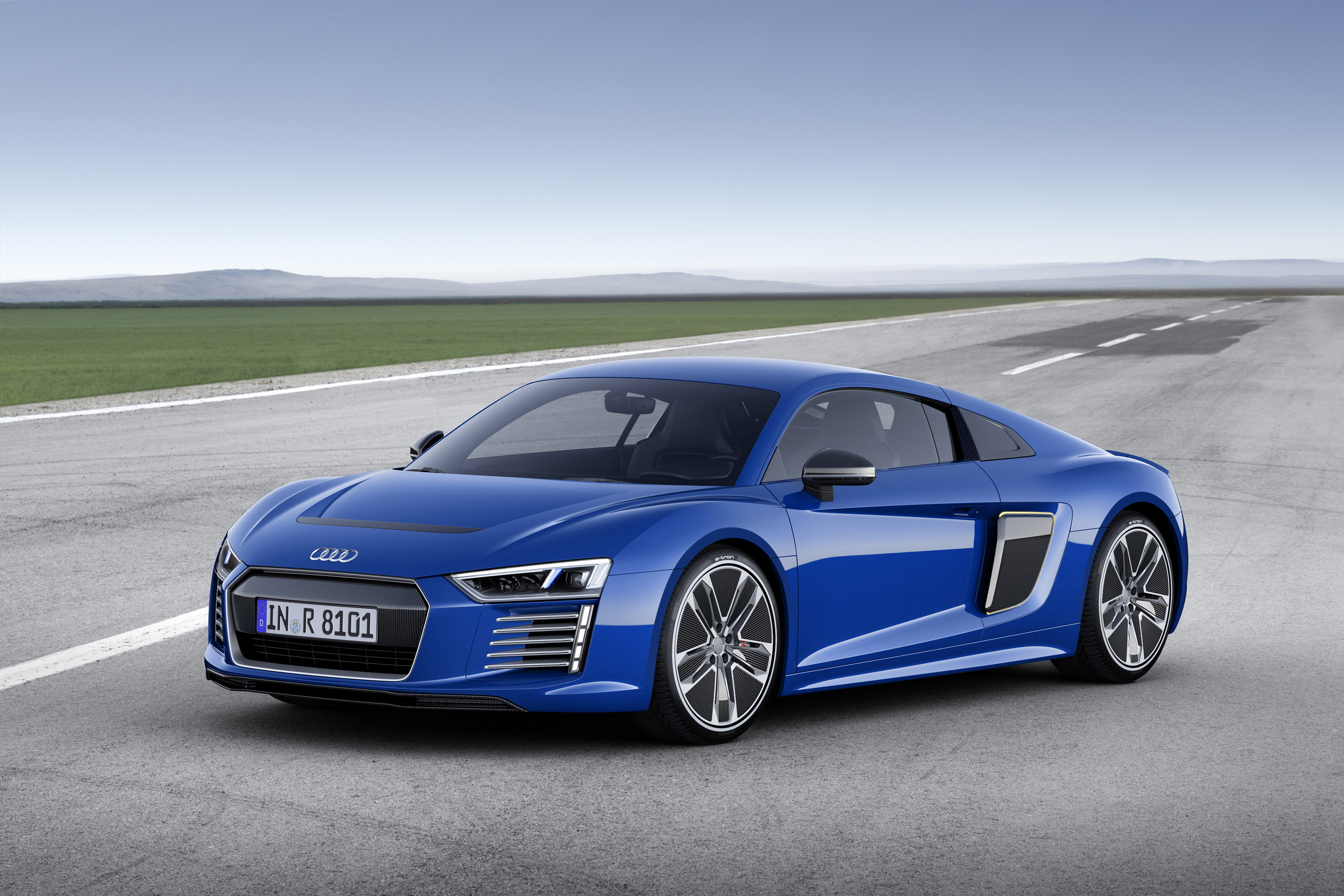 Audi R8 e-tron photo #1